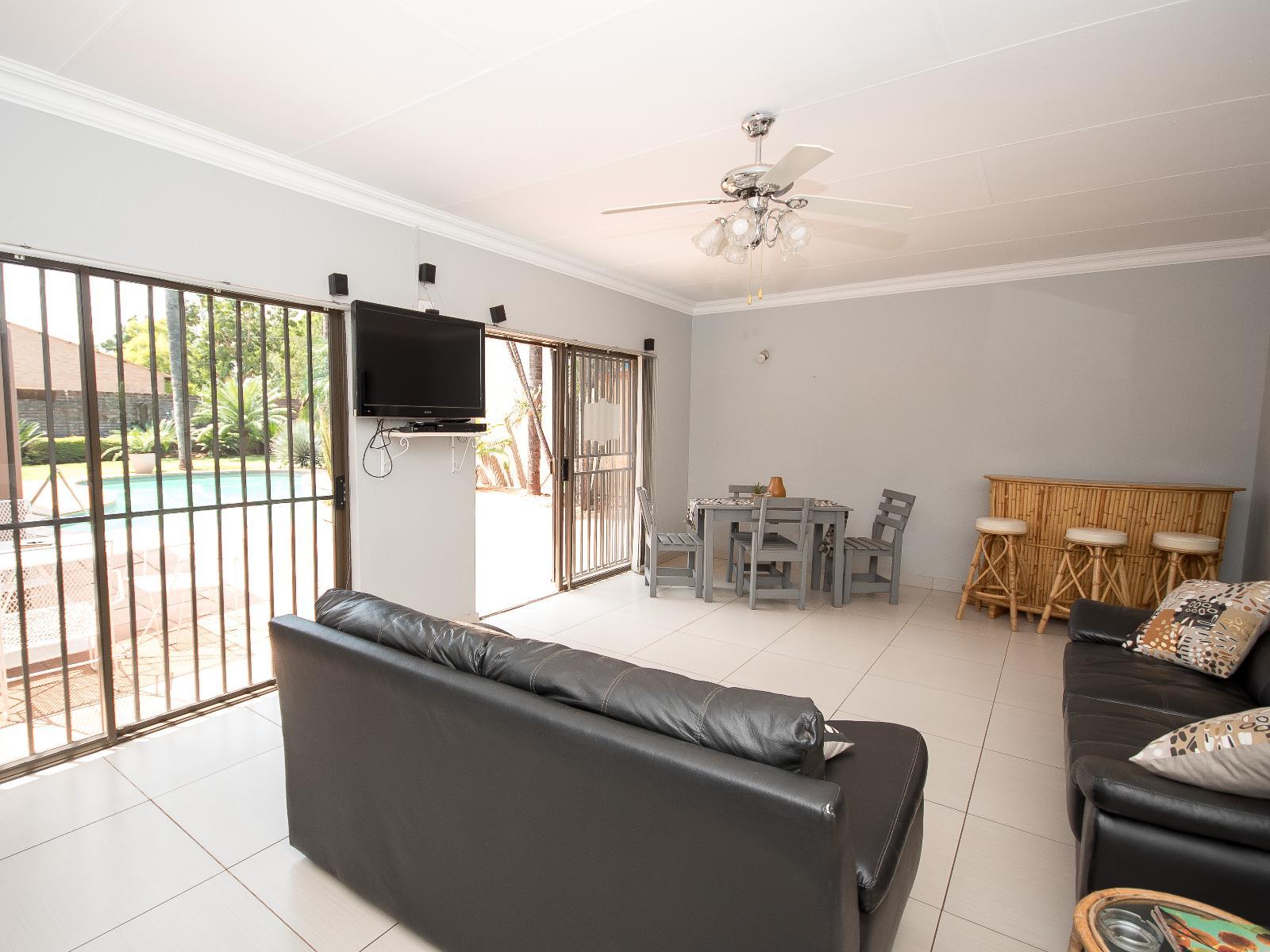 Communal lounge/ TV room