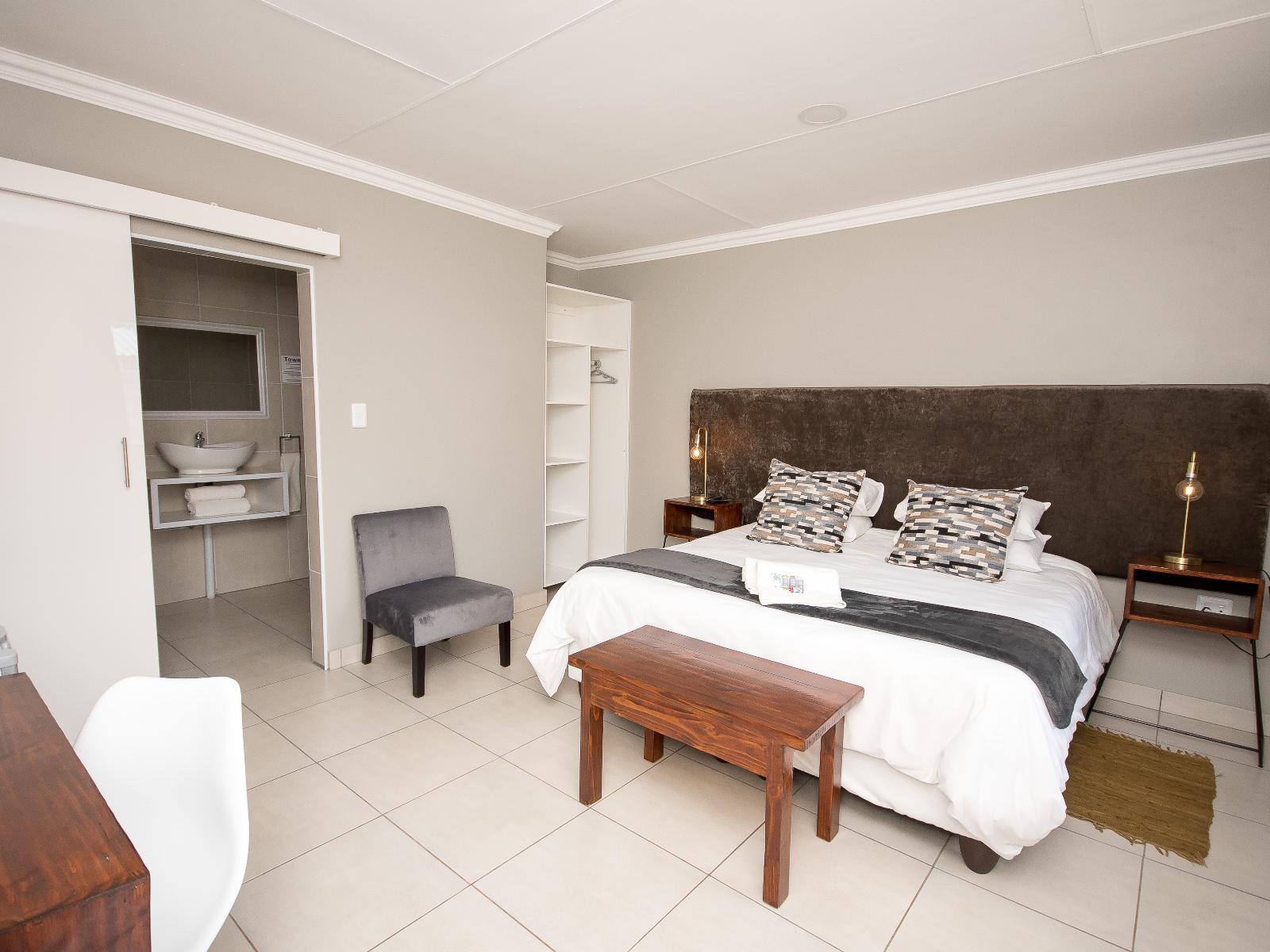 Room 5 — Photo of the whole room
