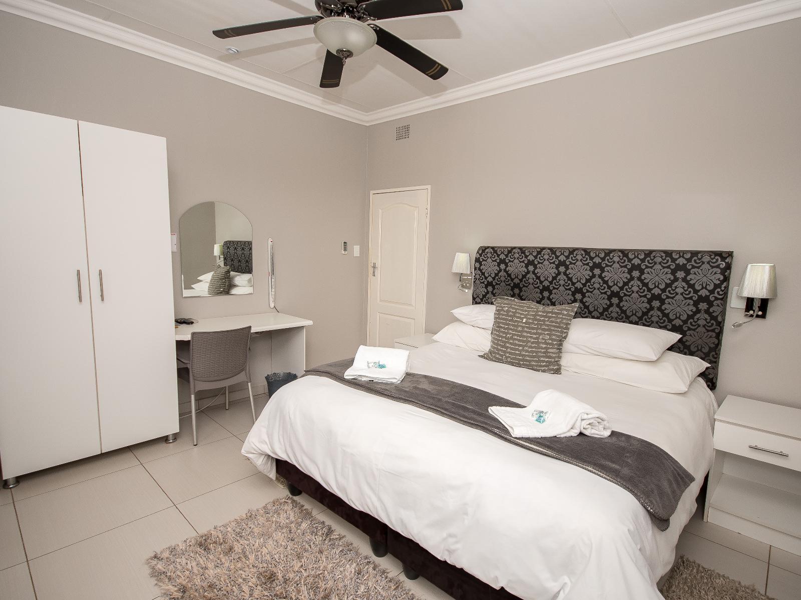 Room 1 — Photo of the whole room