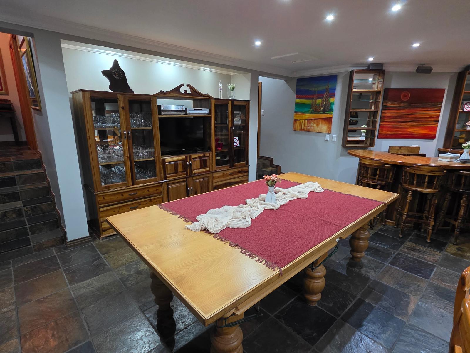 Room 3 — Lounge or bar