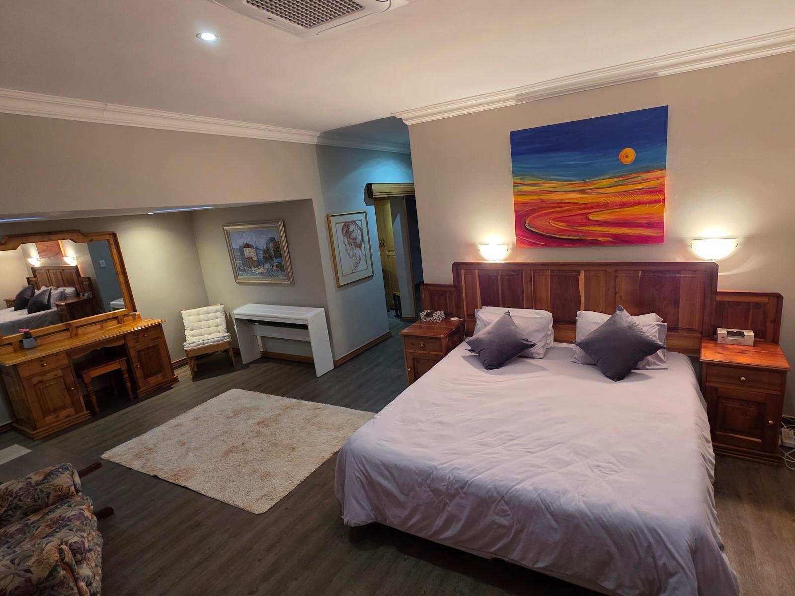 Room 3 — Photo of the whole room