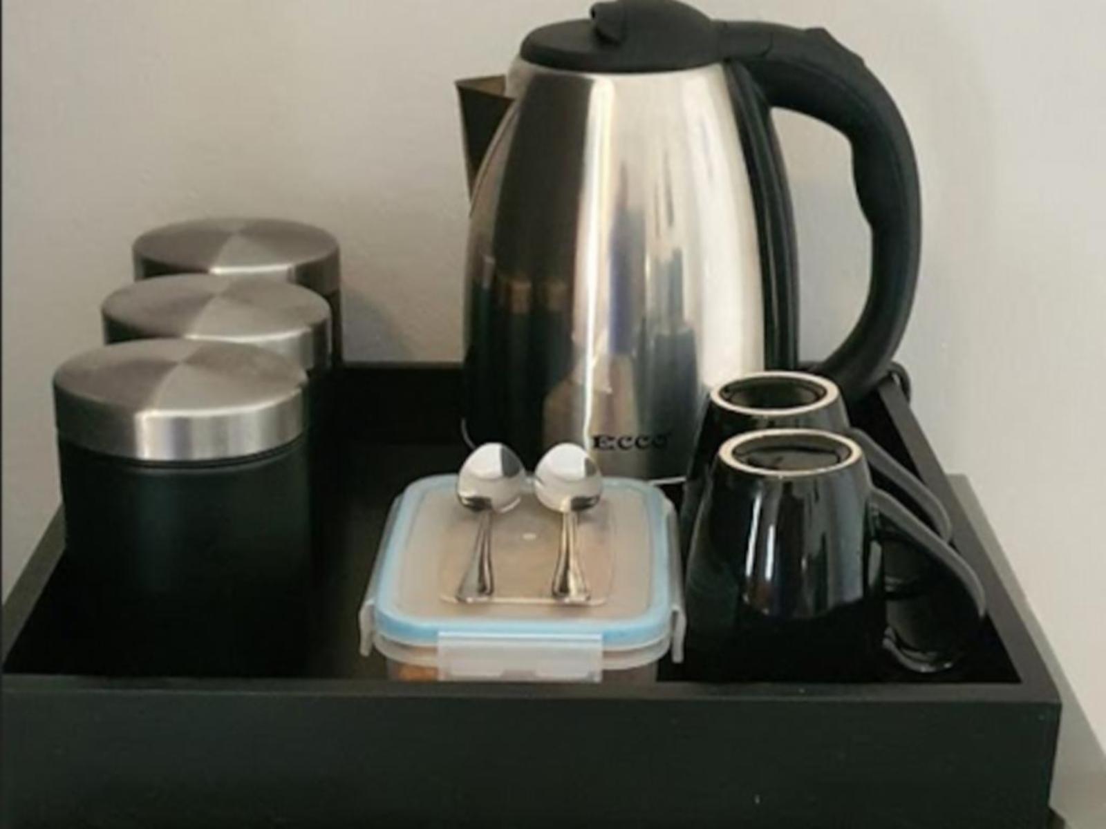 Room 5 — Coffee/tea facilities
