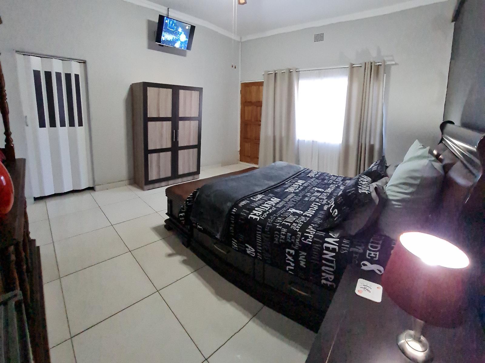 Room 6 — Photo of the whole room