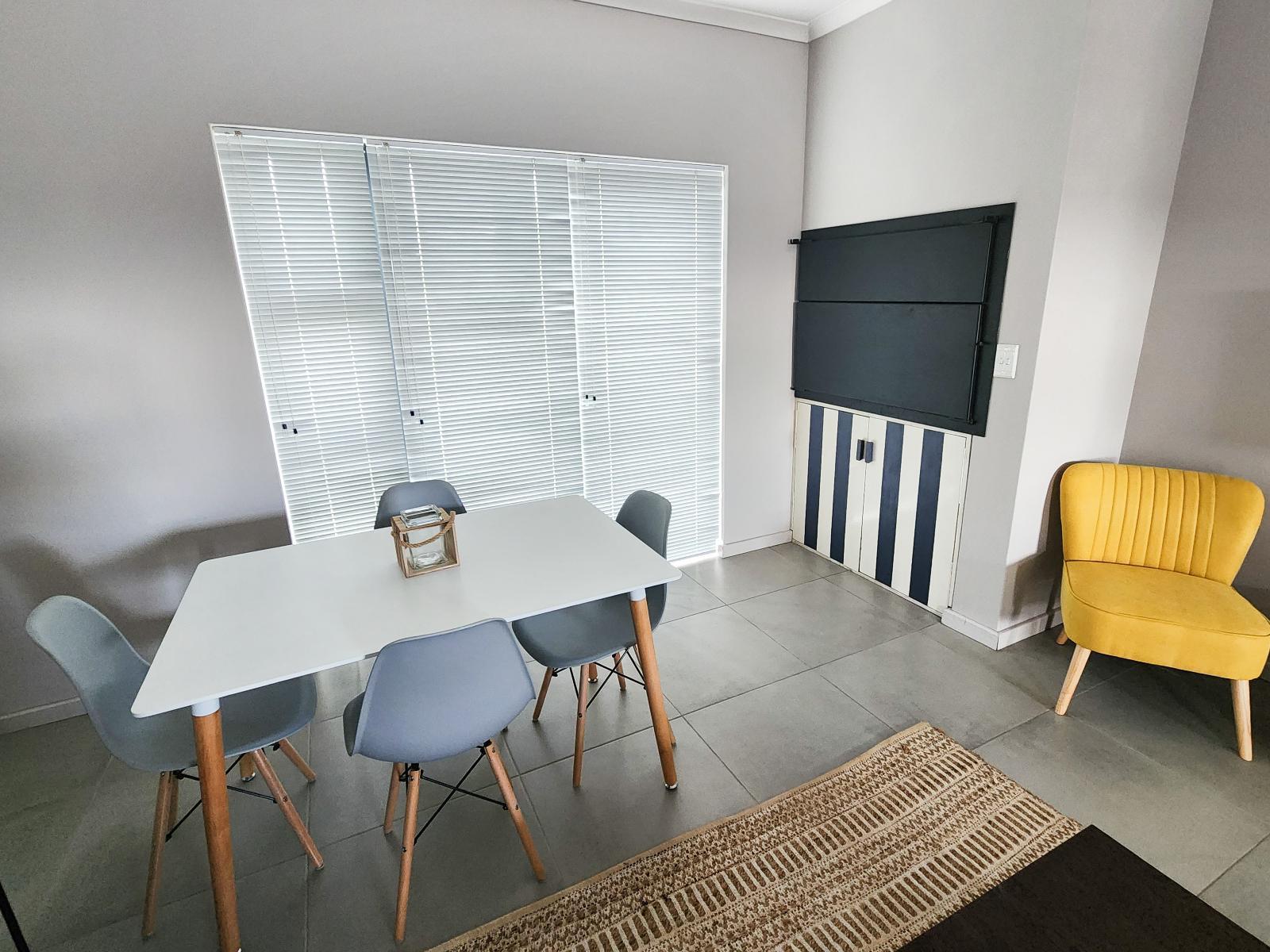 Room 6 — Seating area