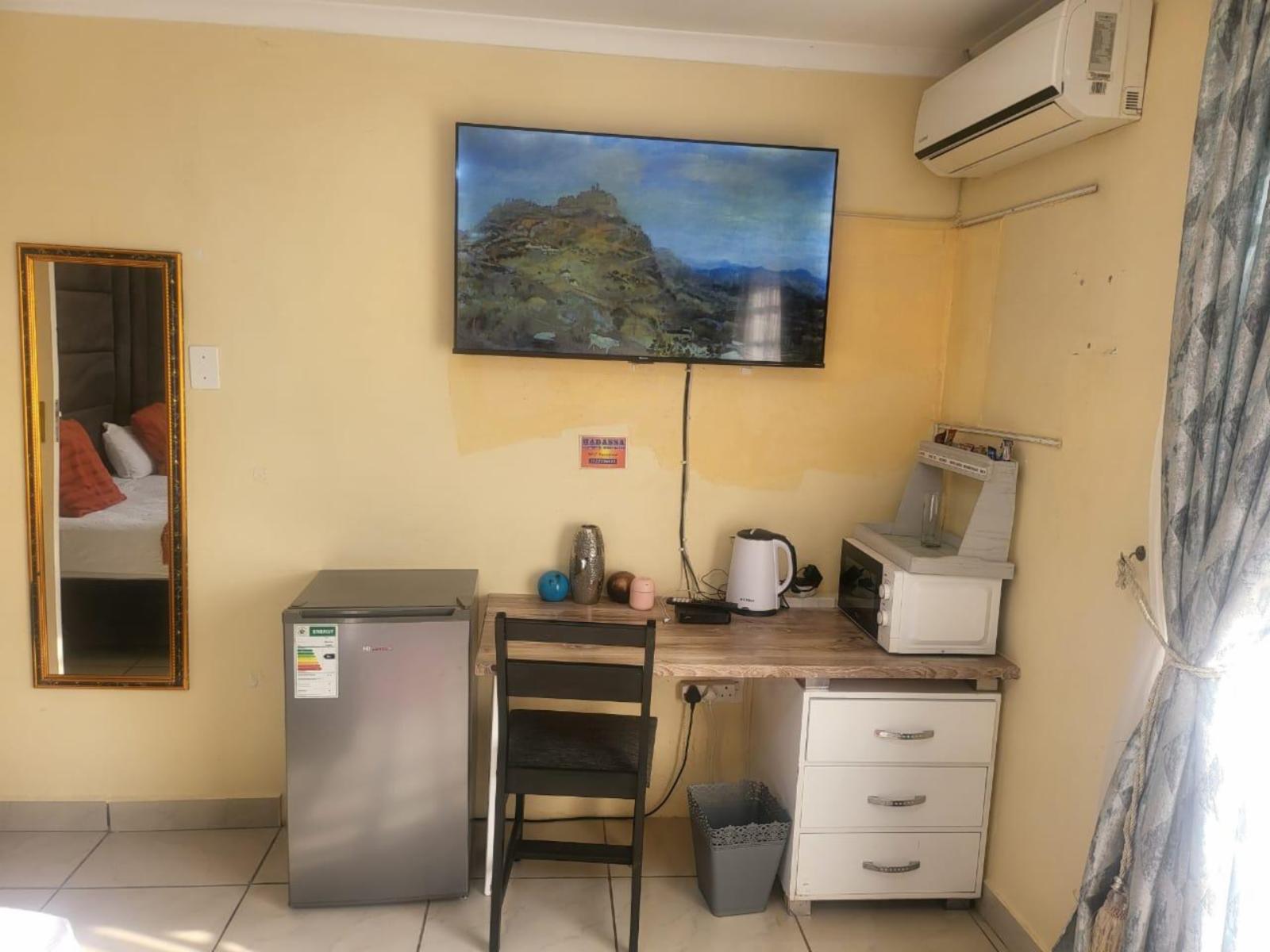Room 1 — Photo of the whole room