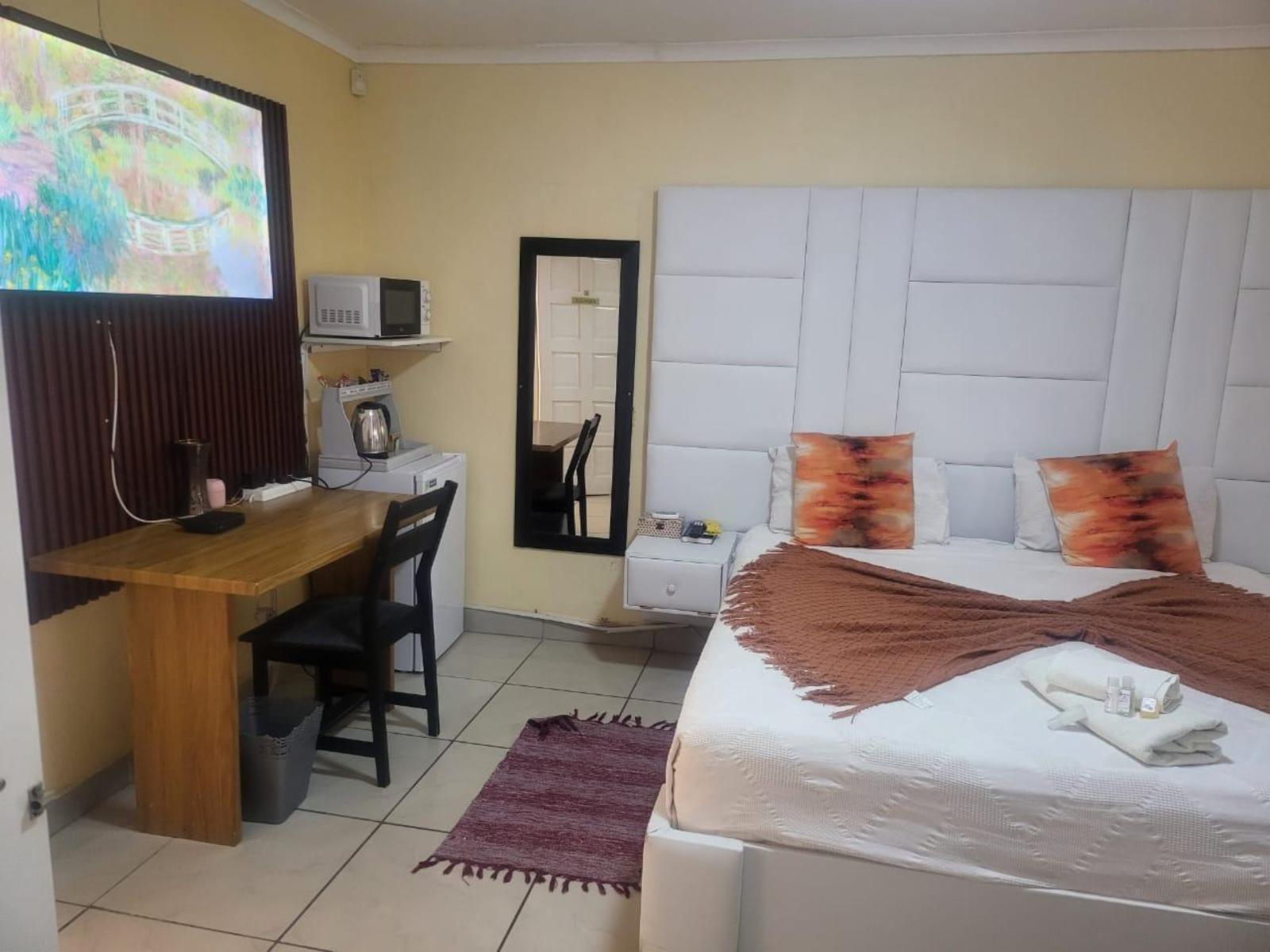 Room 2 — Photo of the whole room