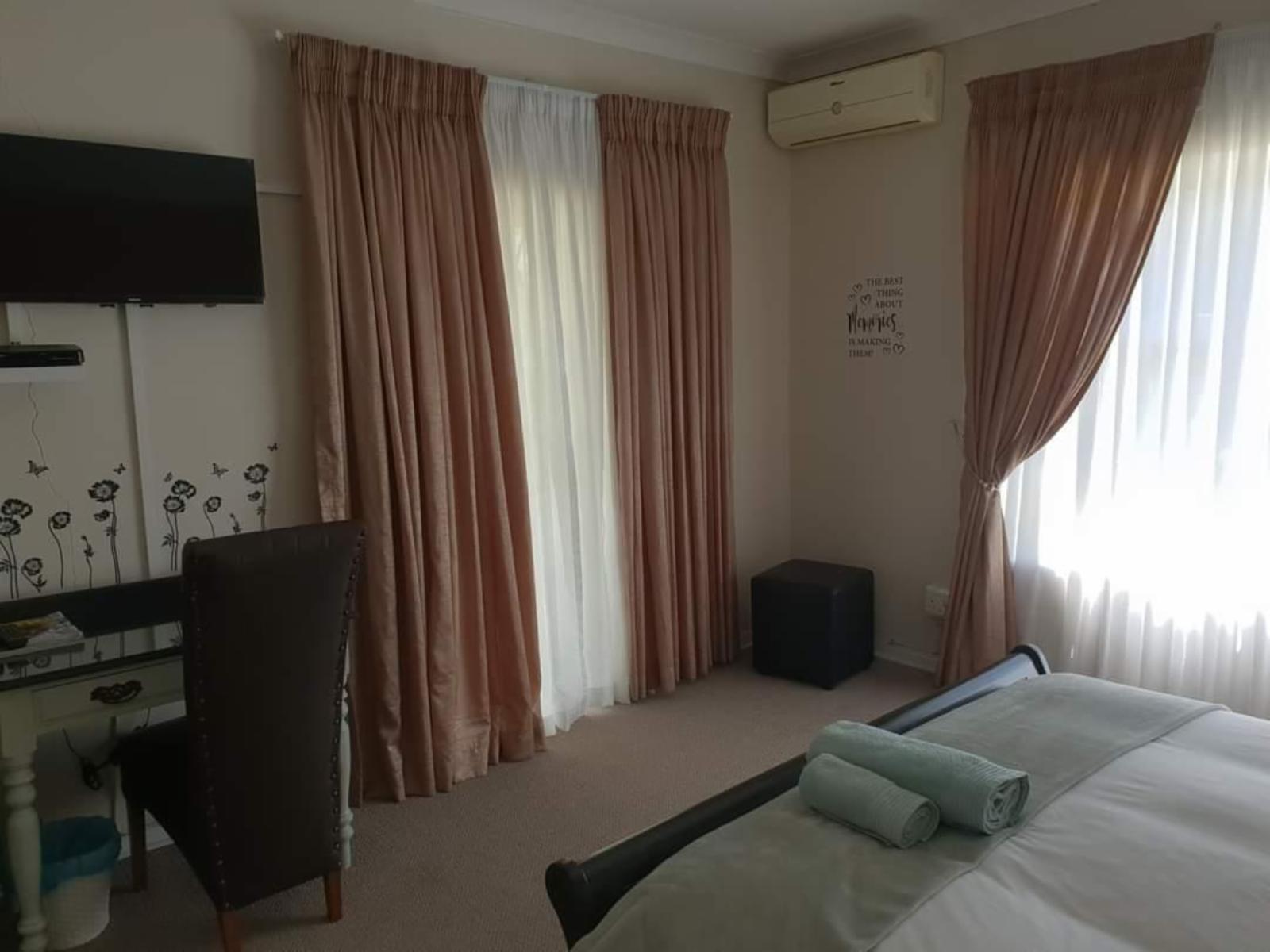 Room 1 — Photo of the whole room
