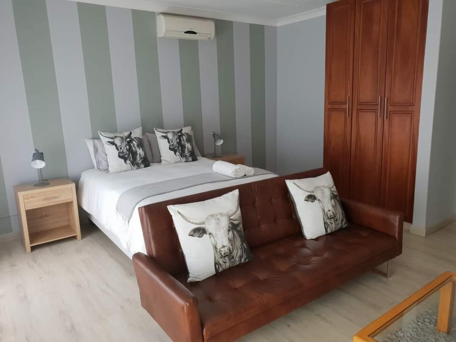 Room 2 — Photo of the whole room