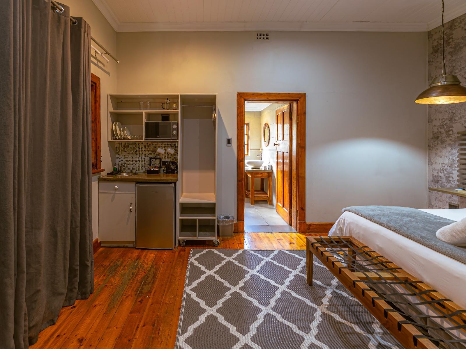 Room 1 — Kitchenette