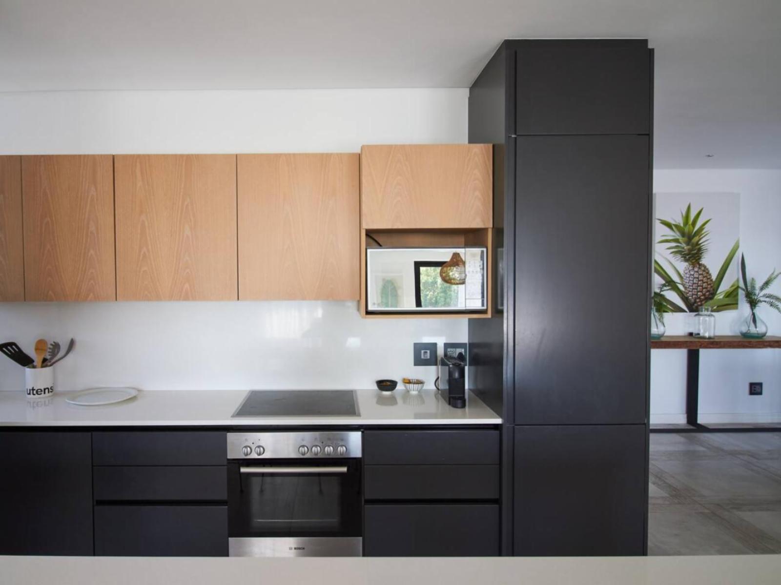 Room 4 — Breakfast area