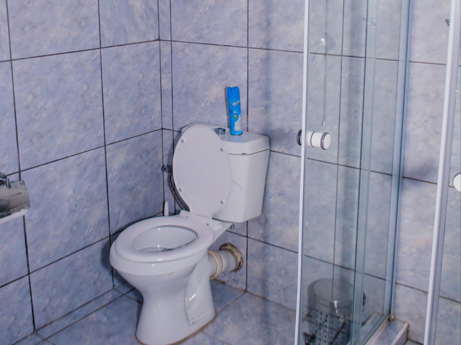 Room 7 — Bathroom