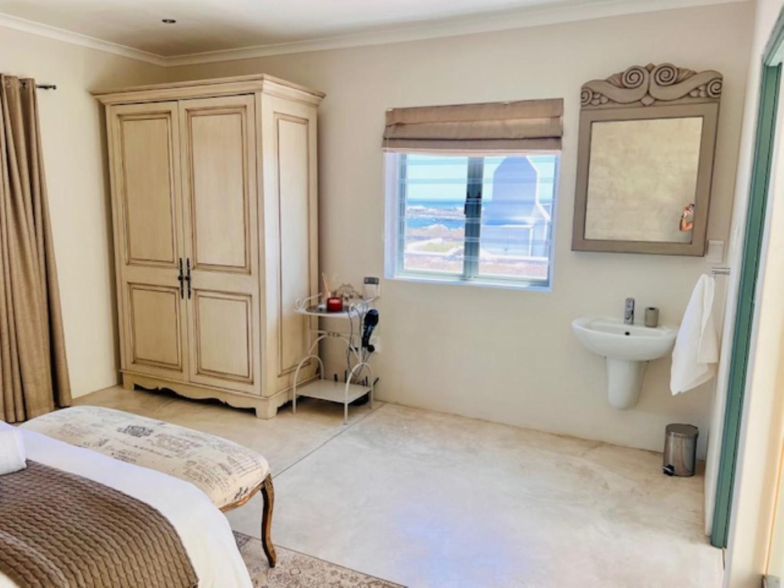 Room 1 — Photo of the whole room