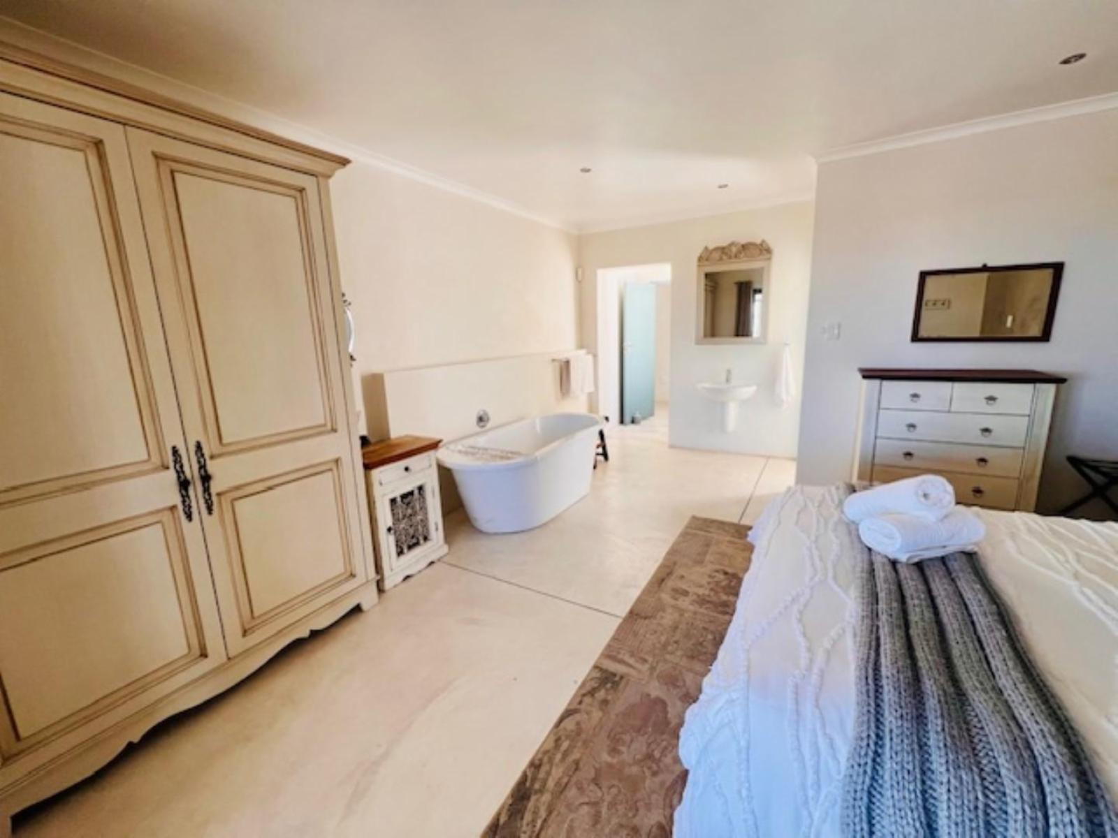 Room 1 — Photo of the whole room