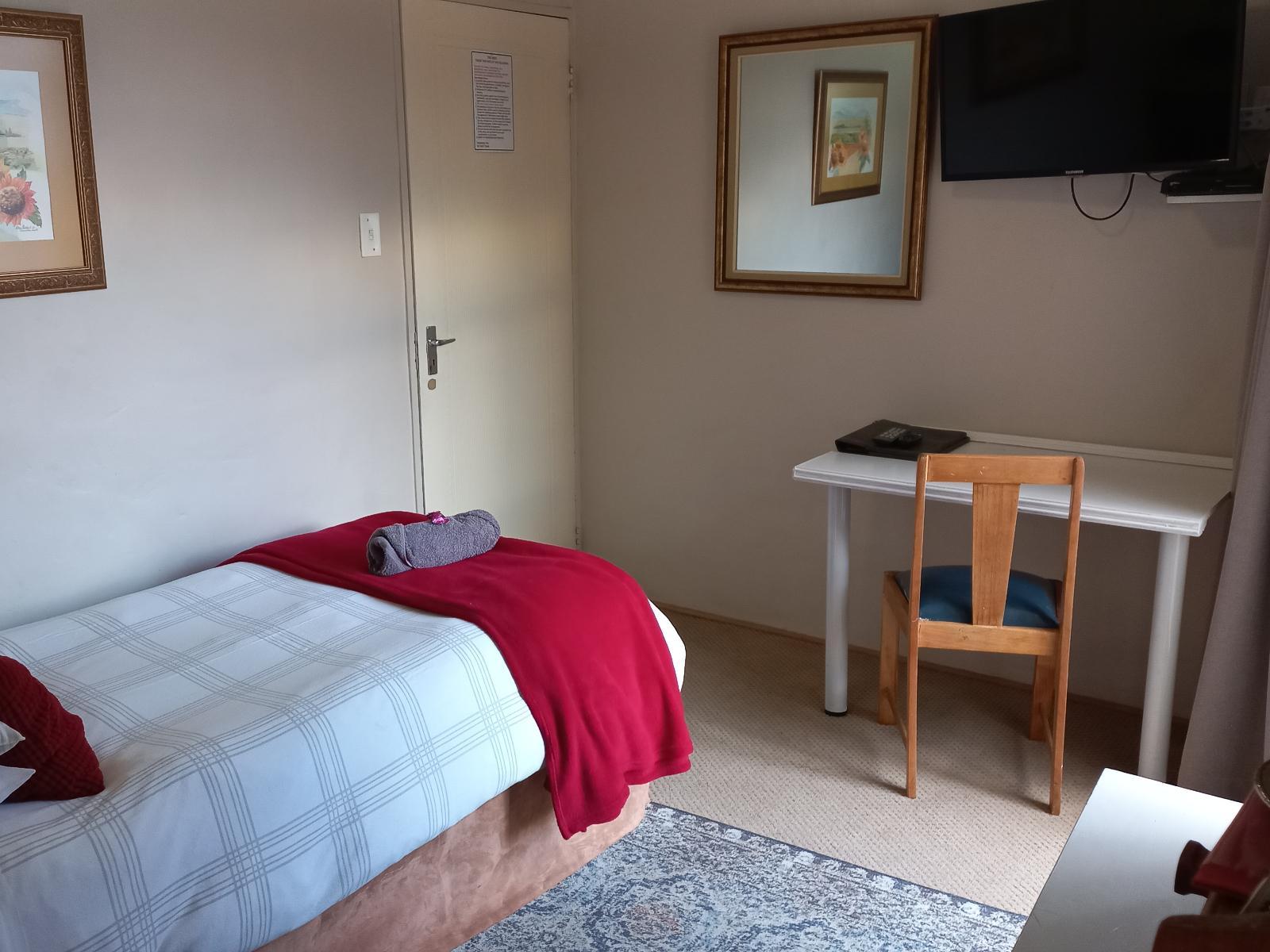 Room 2 — Photo of the whole room