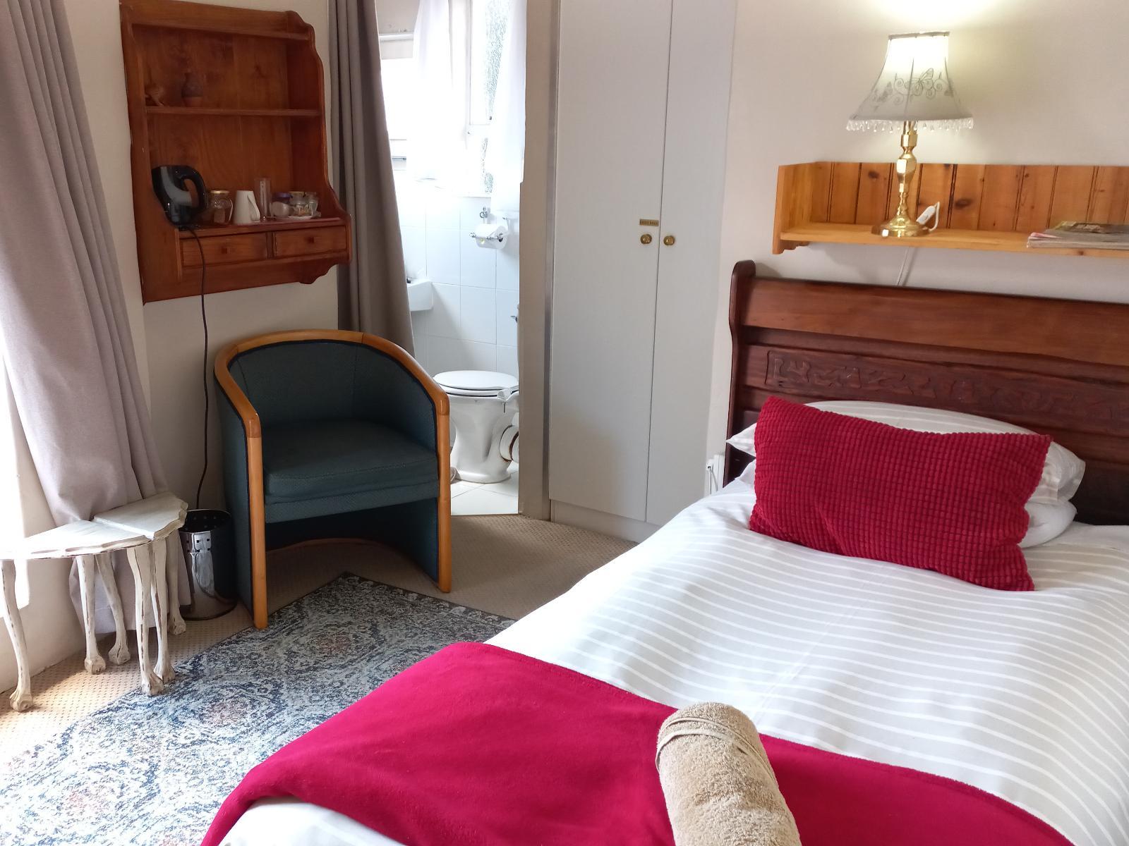 Room 2 — Photo of the whole room