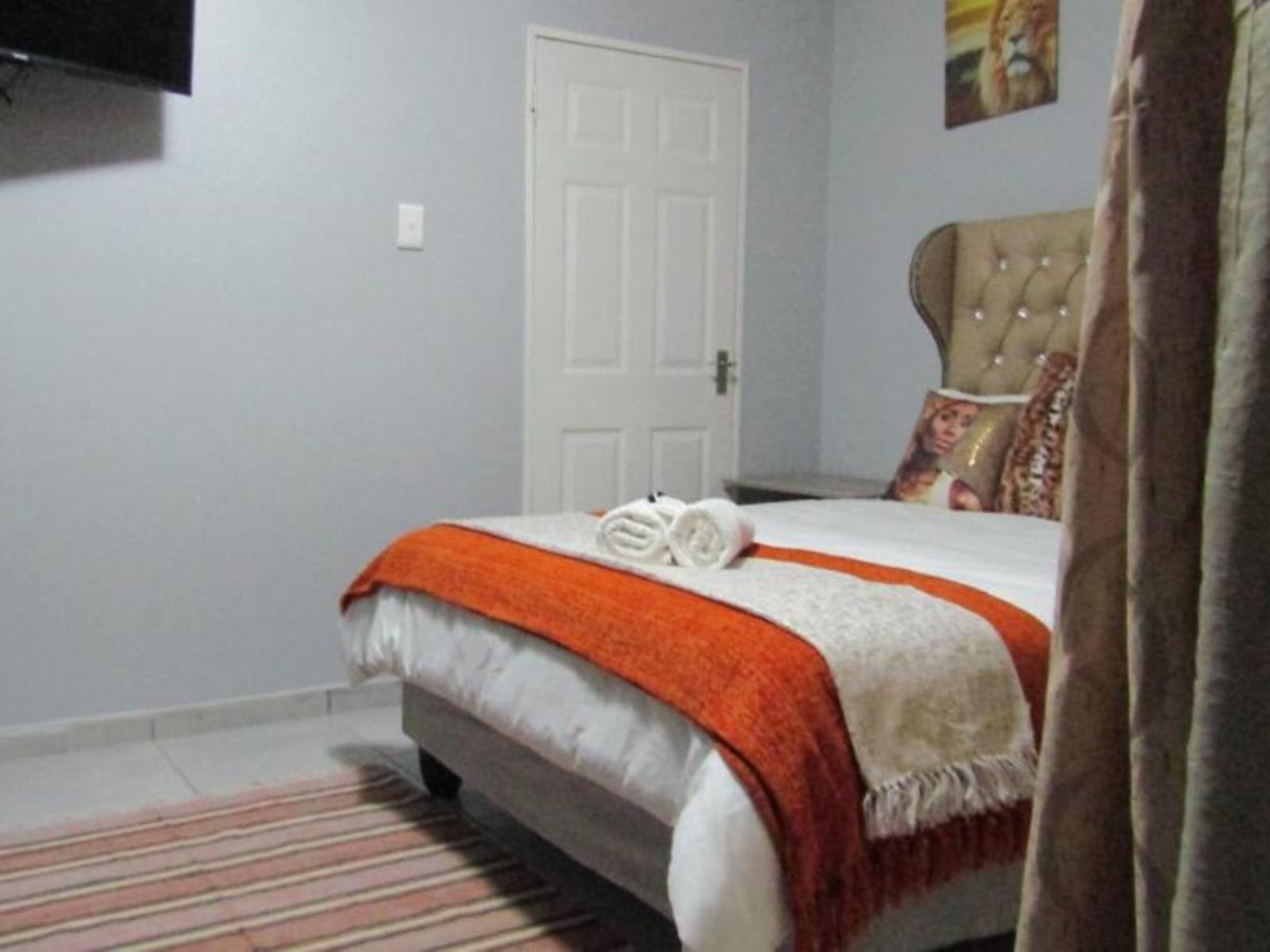 Room 2 — Photo of the whole room