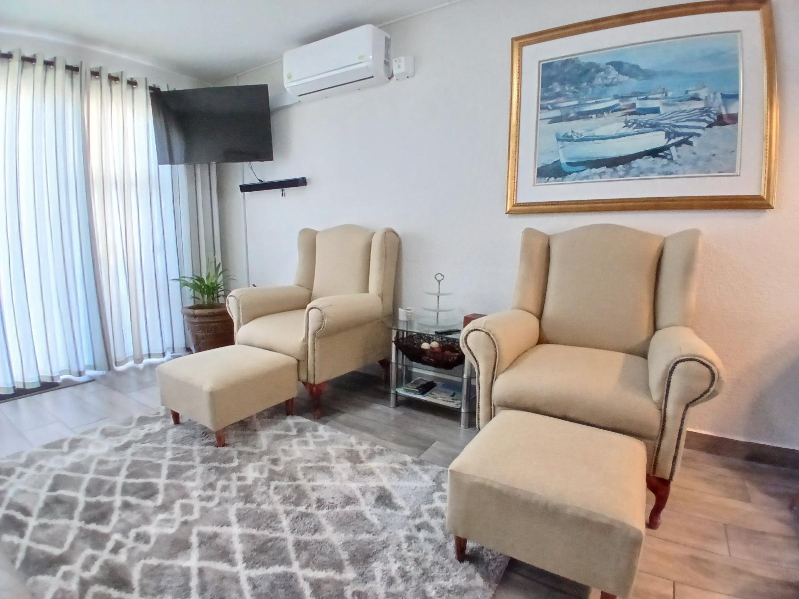 Communal lounge/ TV room