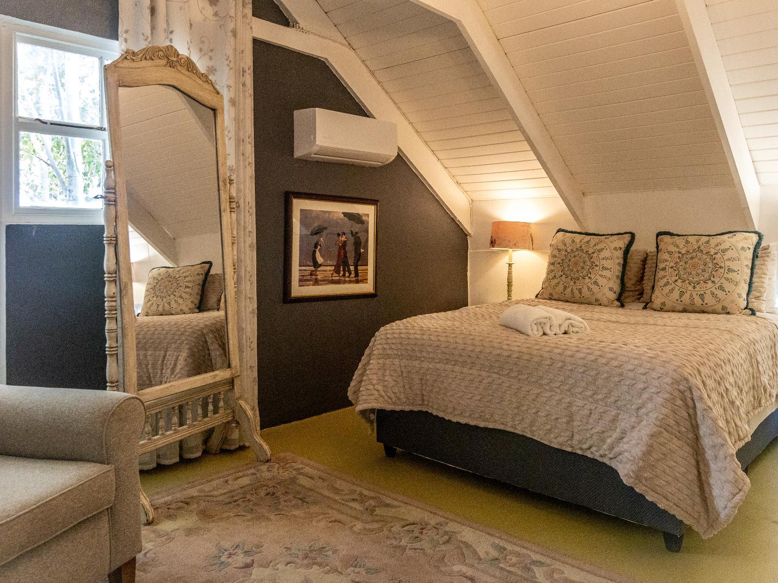 Room 1 — Photo of the whole room