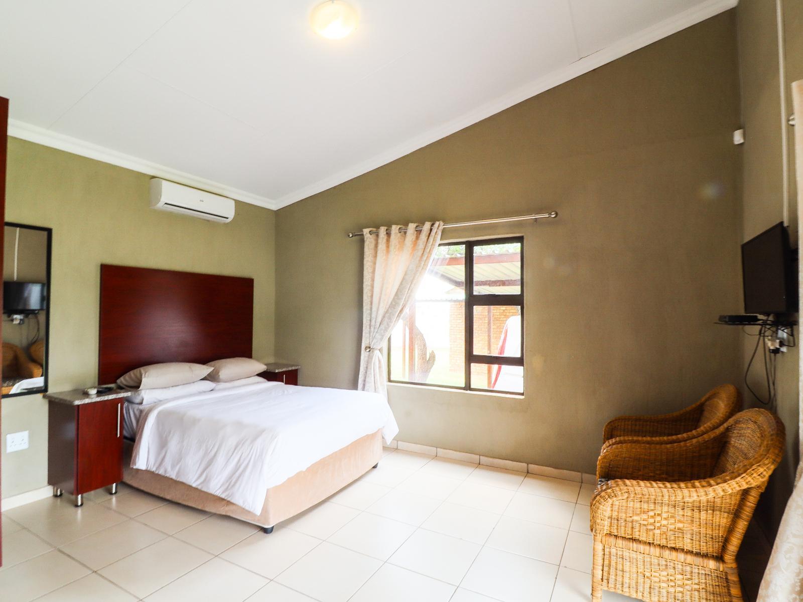 Room 1 — Photo of the whole room