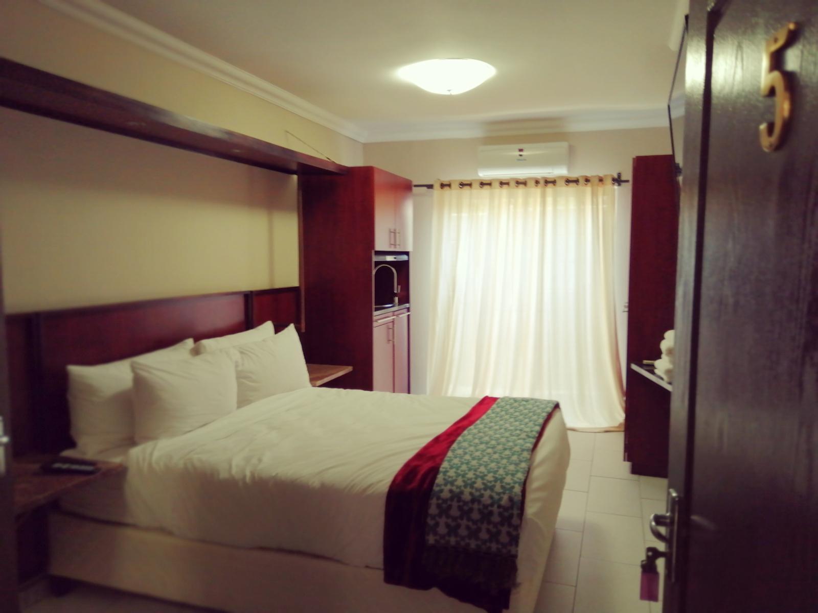 Room 2 — Photo of the whole room