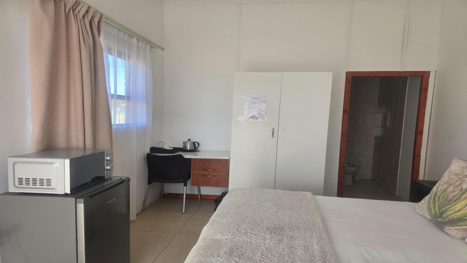 Room 2 — Coffee/tea facilities