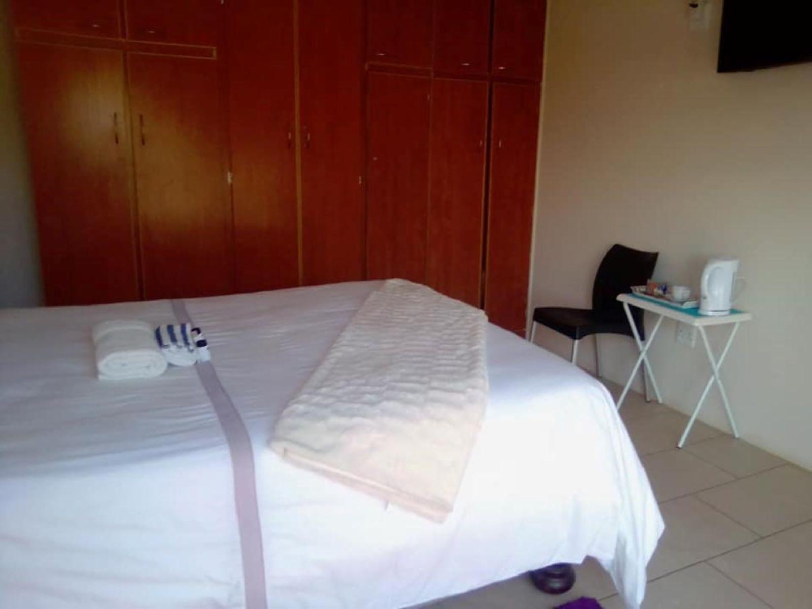 Room 2 — Photo of the whole room