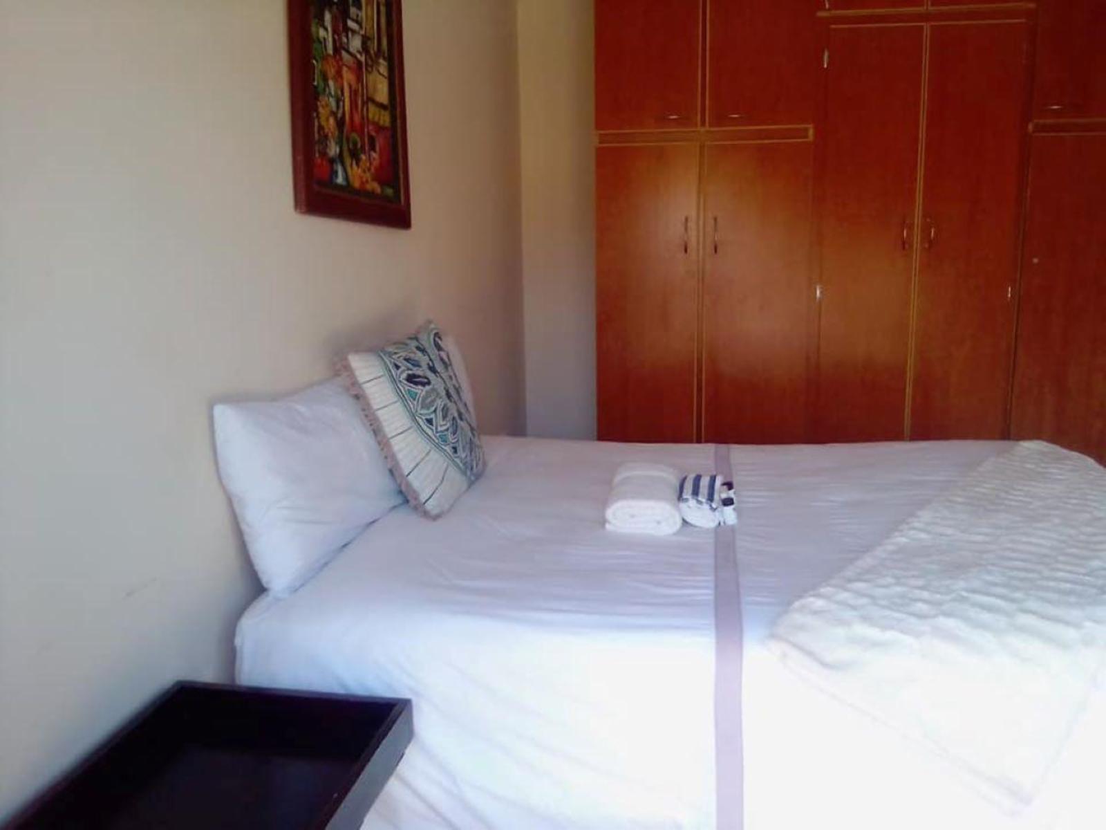 Room 2 — Photo of the whole room