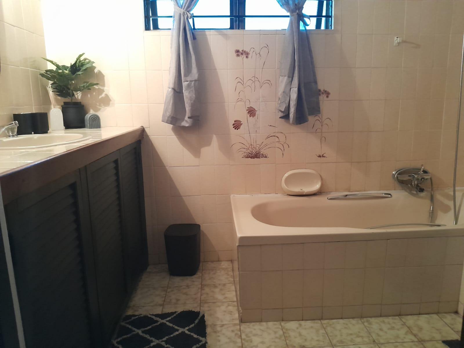 Room 27 — Bathroom