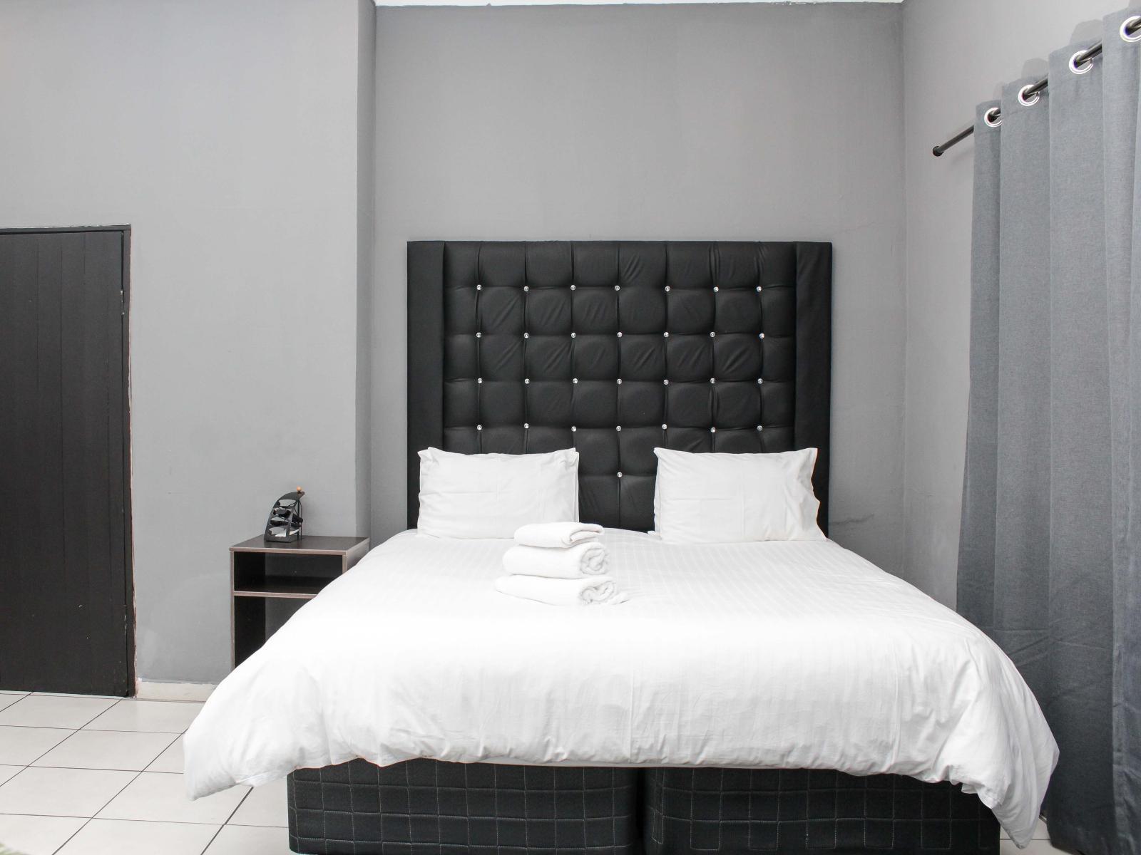 Room 2 — Photo of the whole room