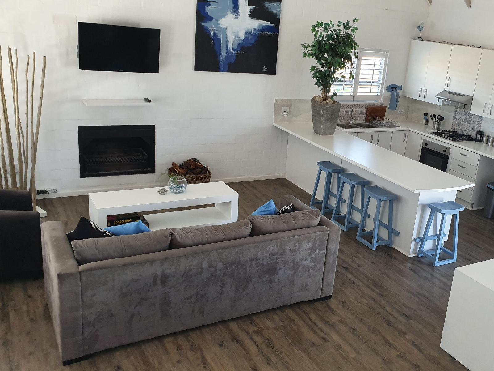 Room 1 — Photo of the whole room