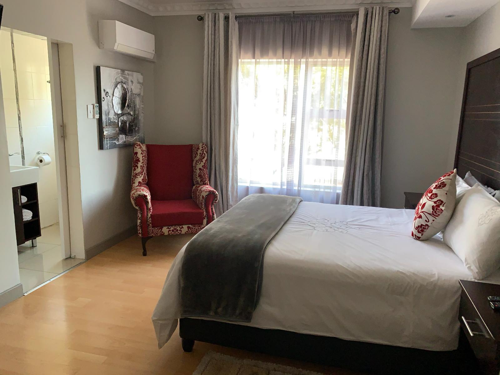Room 1 — Decorative detail