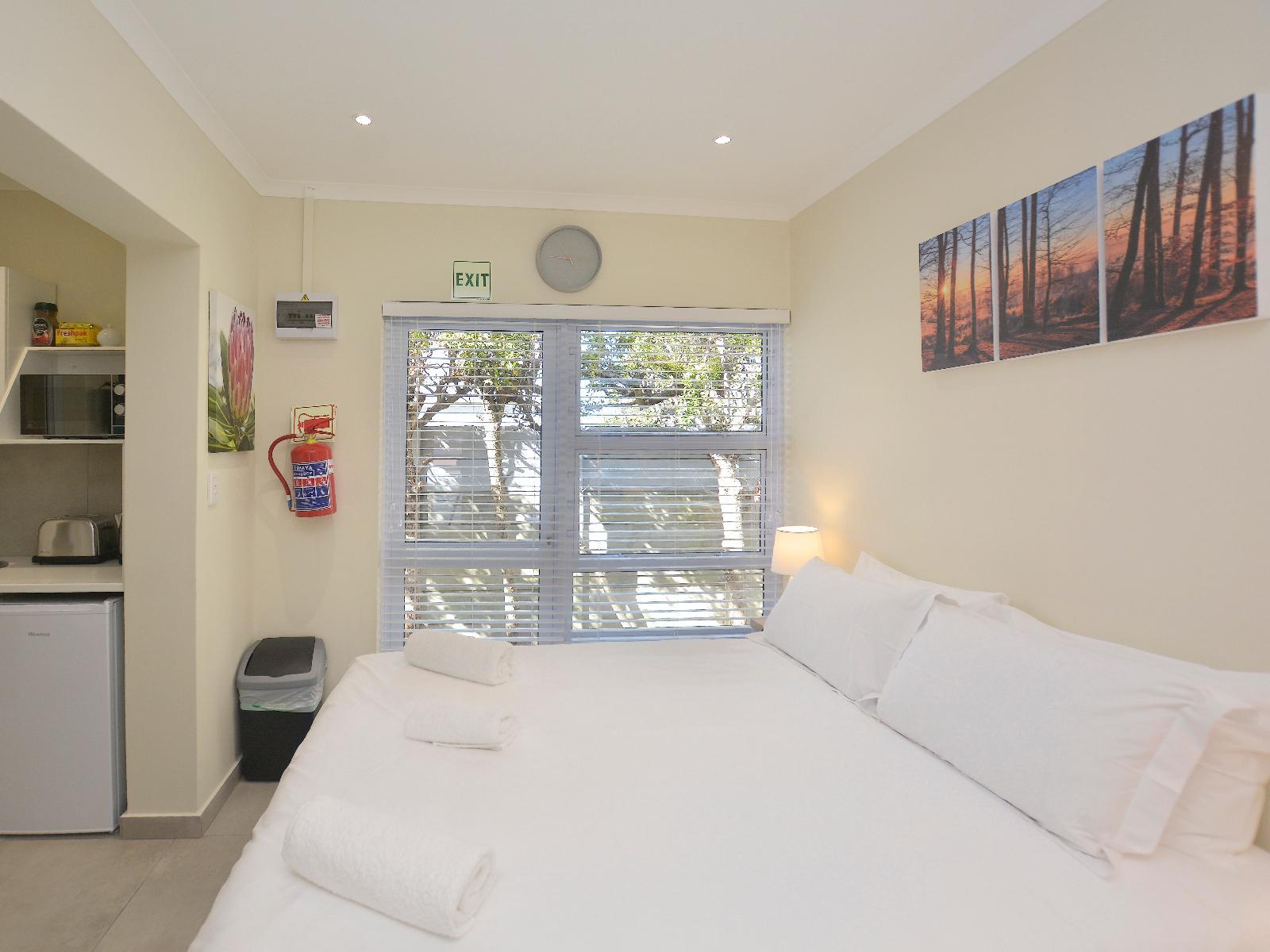 Room 1 — Photo of the whole room
