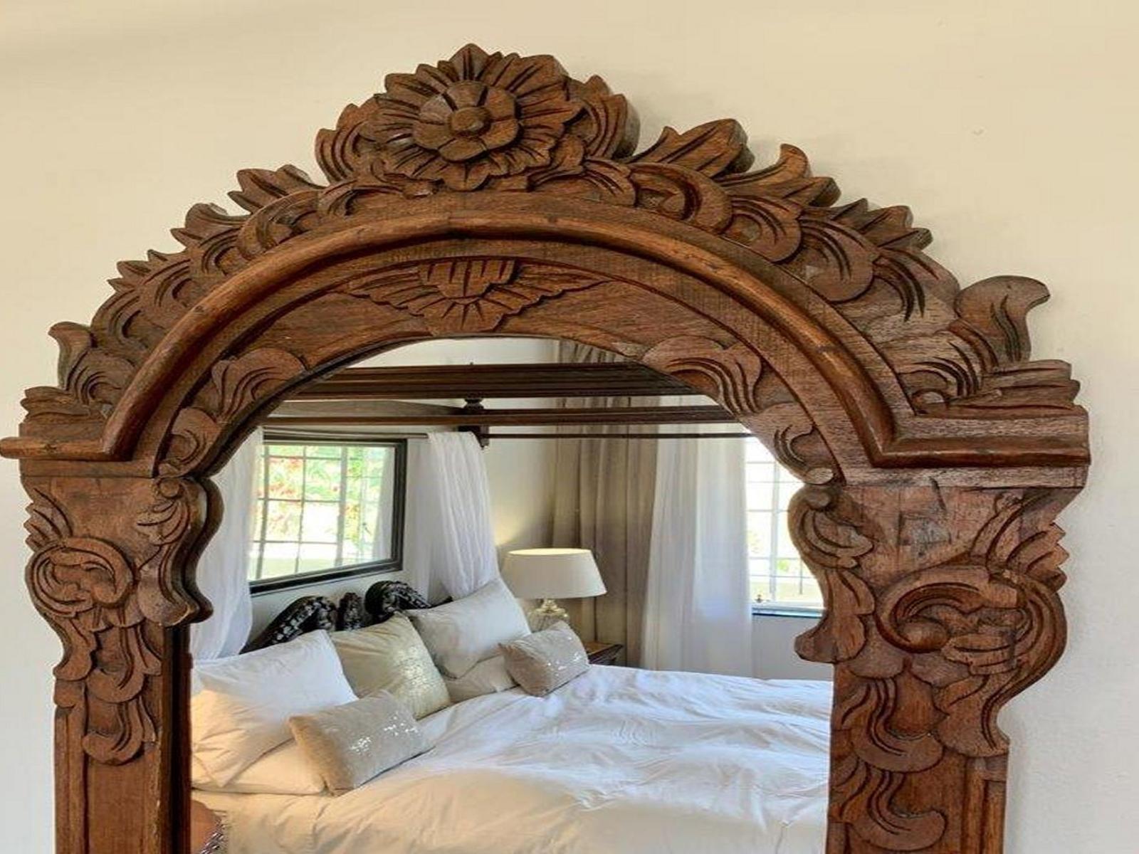 Room 1 — Decorative detail