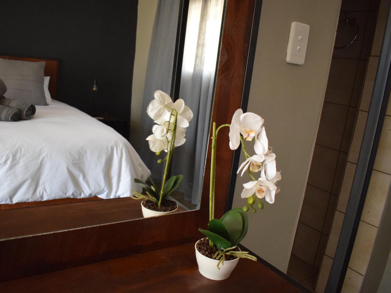 Room 1 — Decorative detail