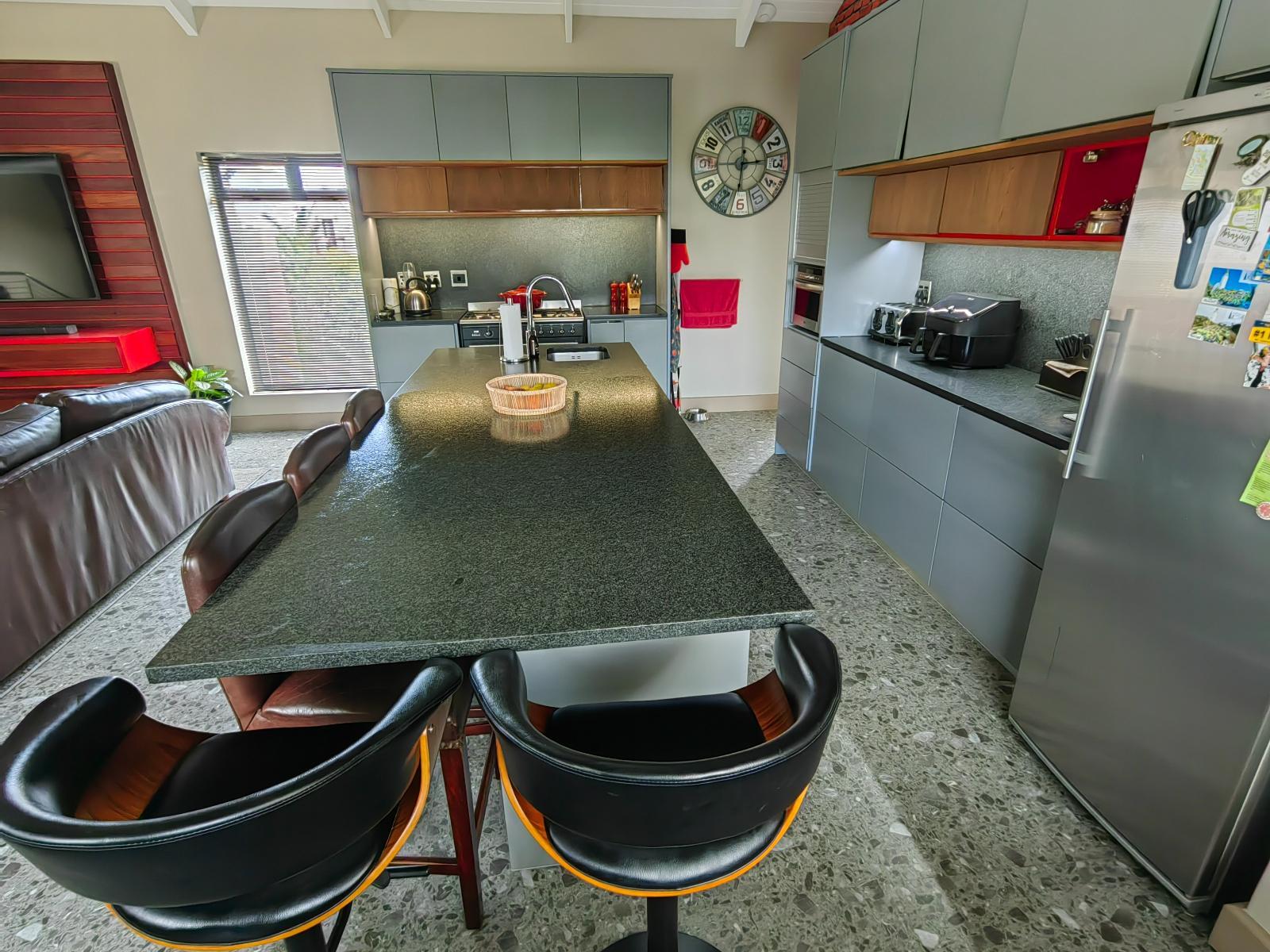 Room 7 — Breakfast area
