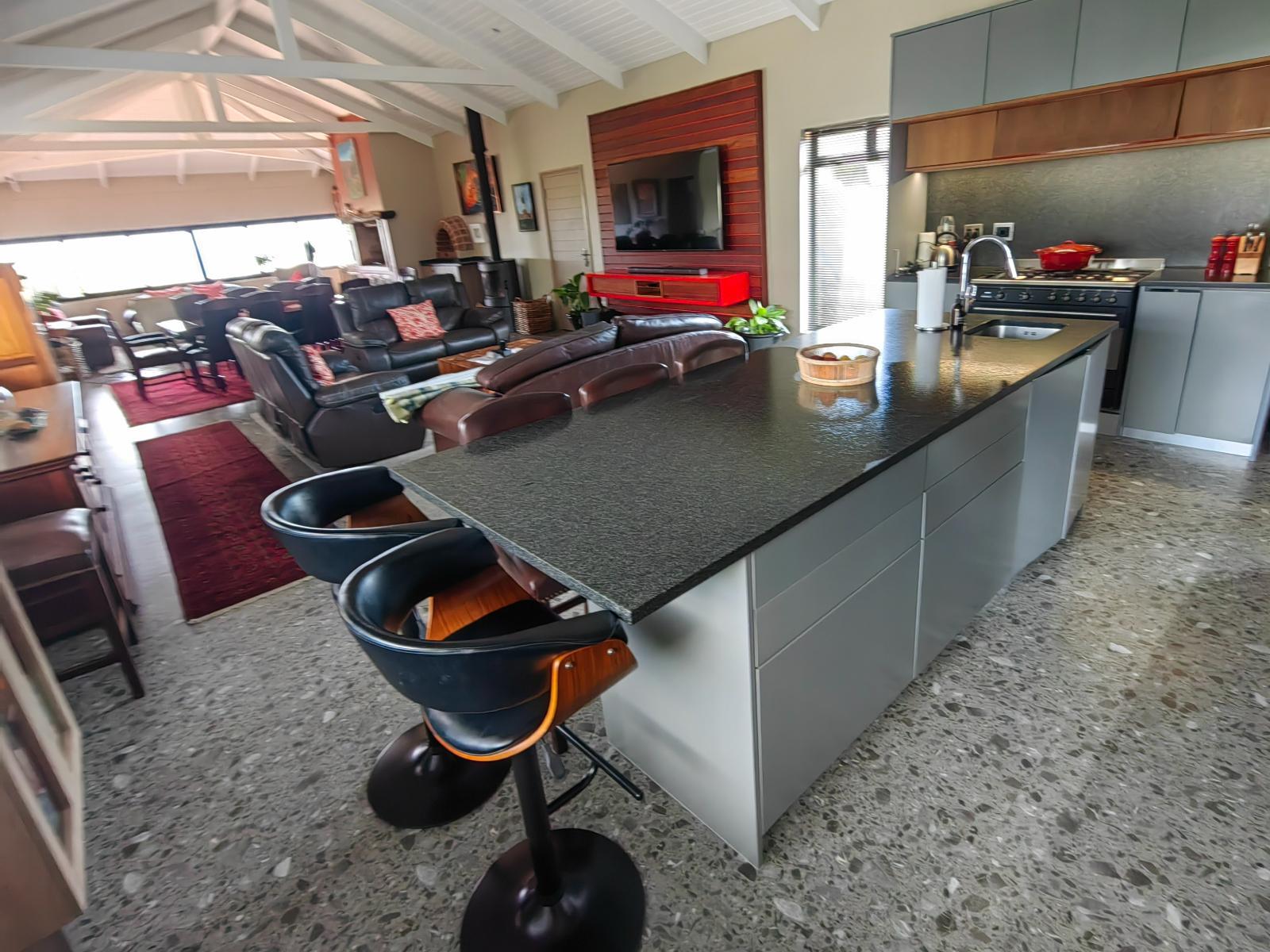 Room 7 — Breakfast area