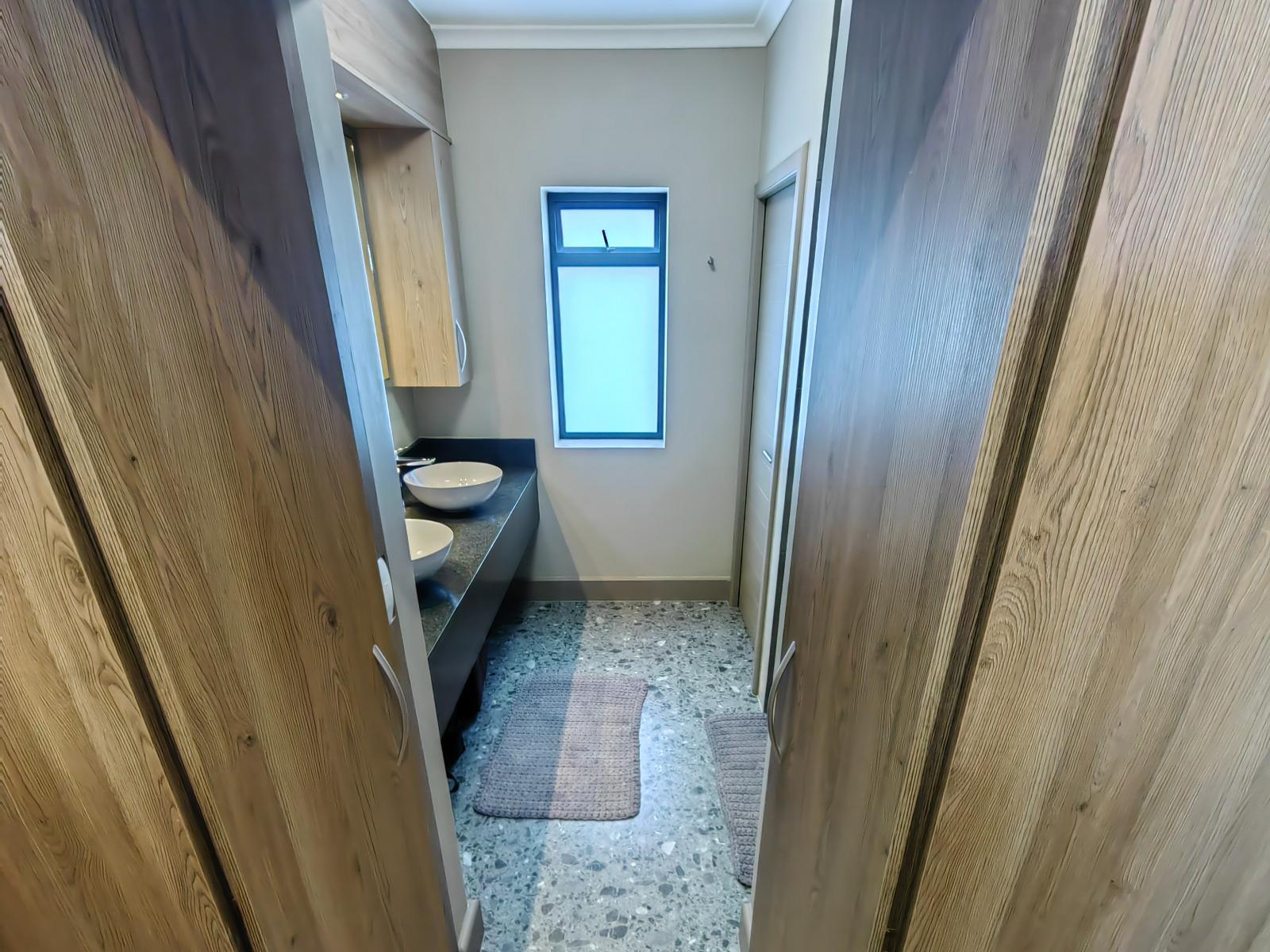 Room 7 — Bathroom