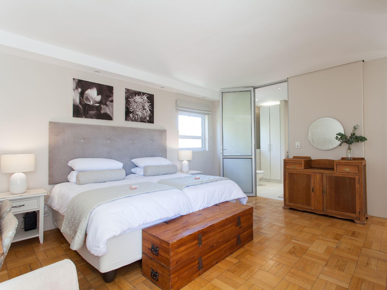 Room 1 — Photo of the whole room