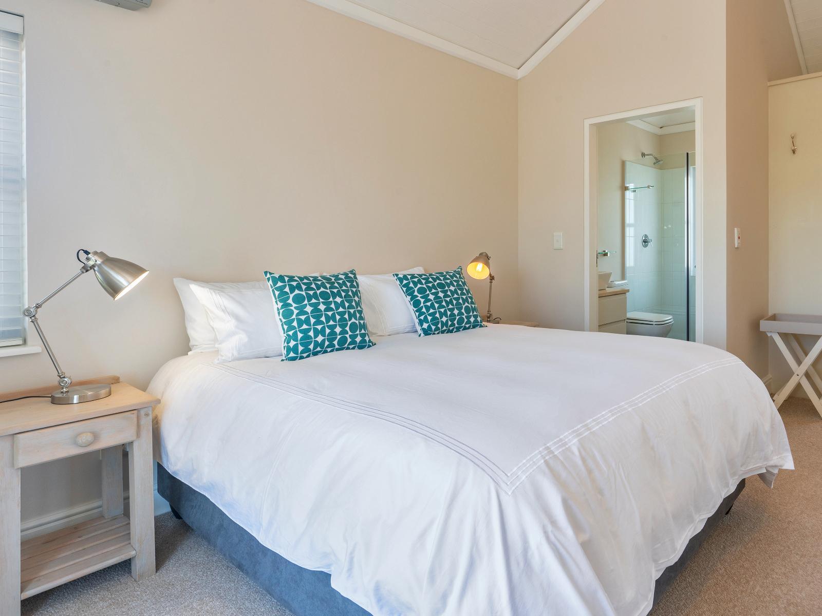 Room 1 — Photo of the whole room