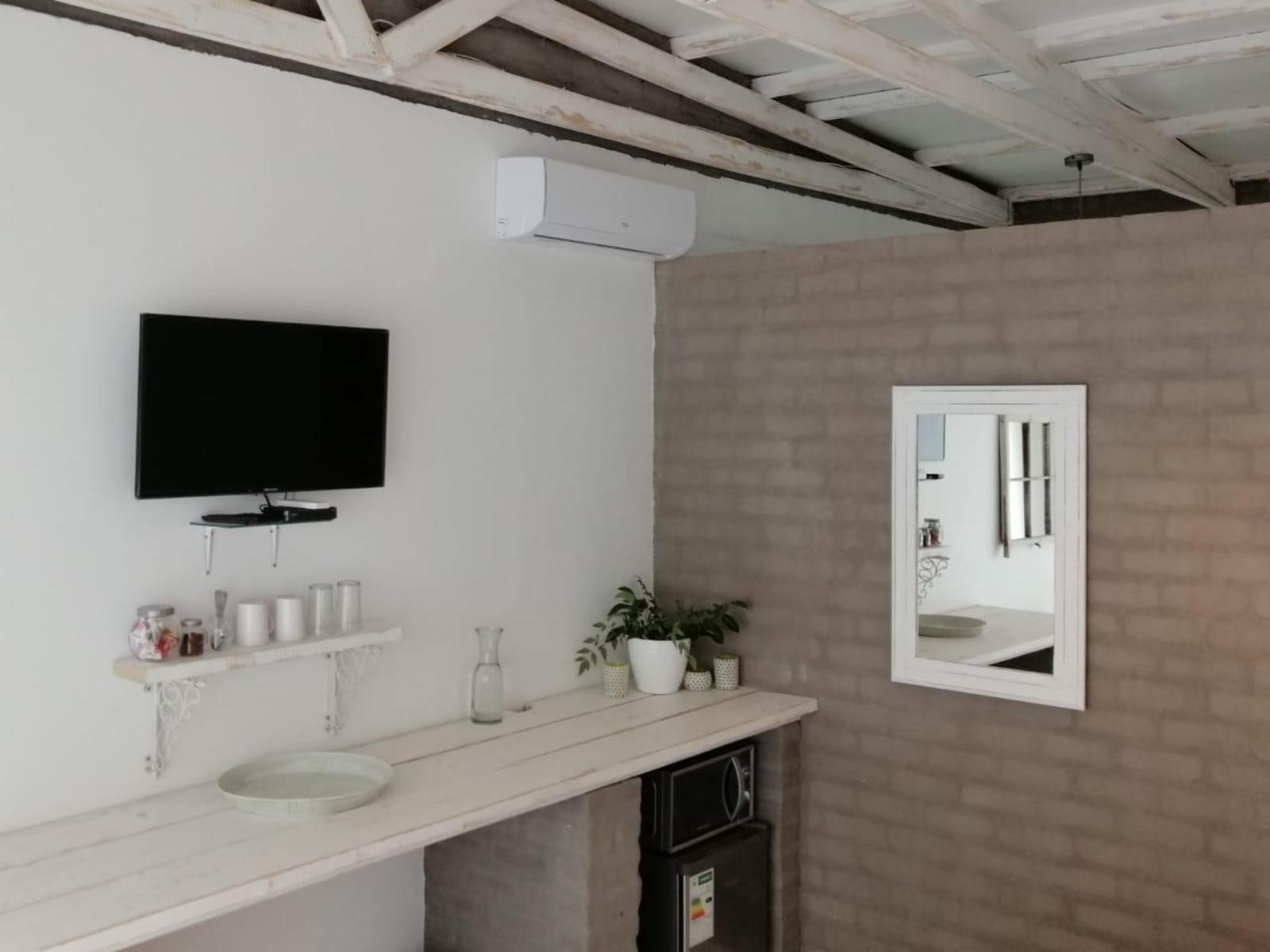 Room 1 — TV and multimedia