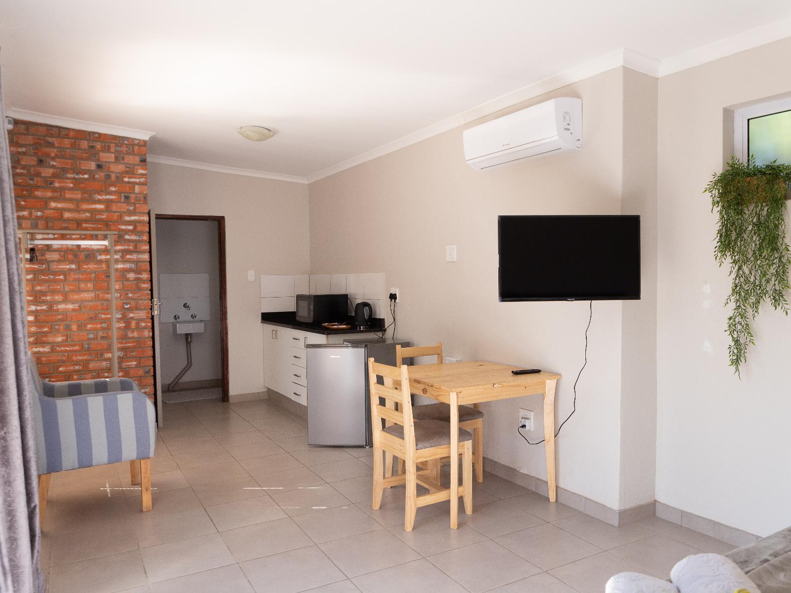 Room 1 — Kitchenette