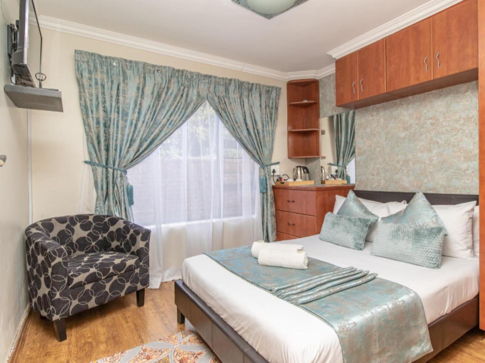 Room 5 — Photo of the whole room