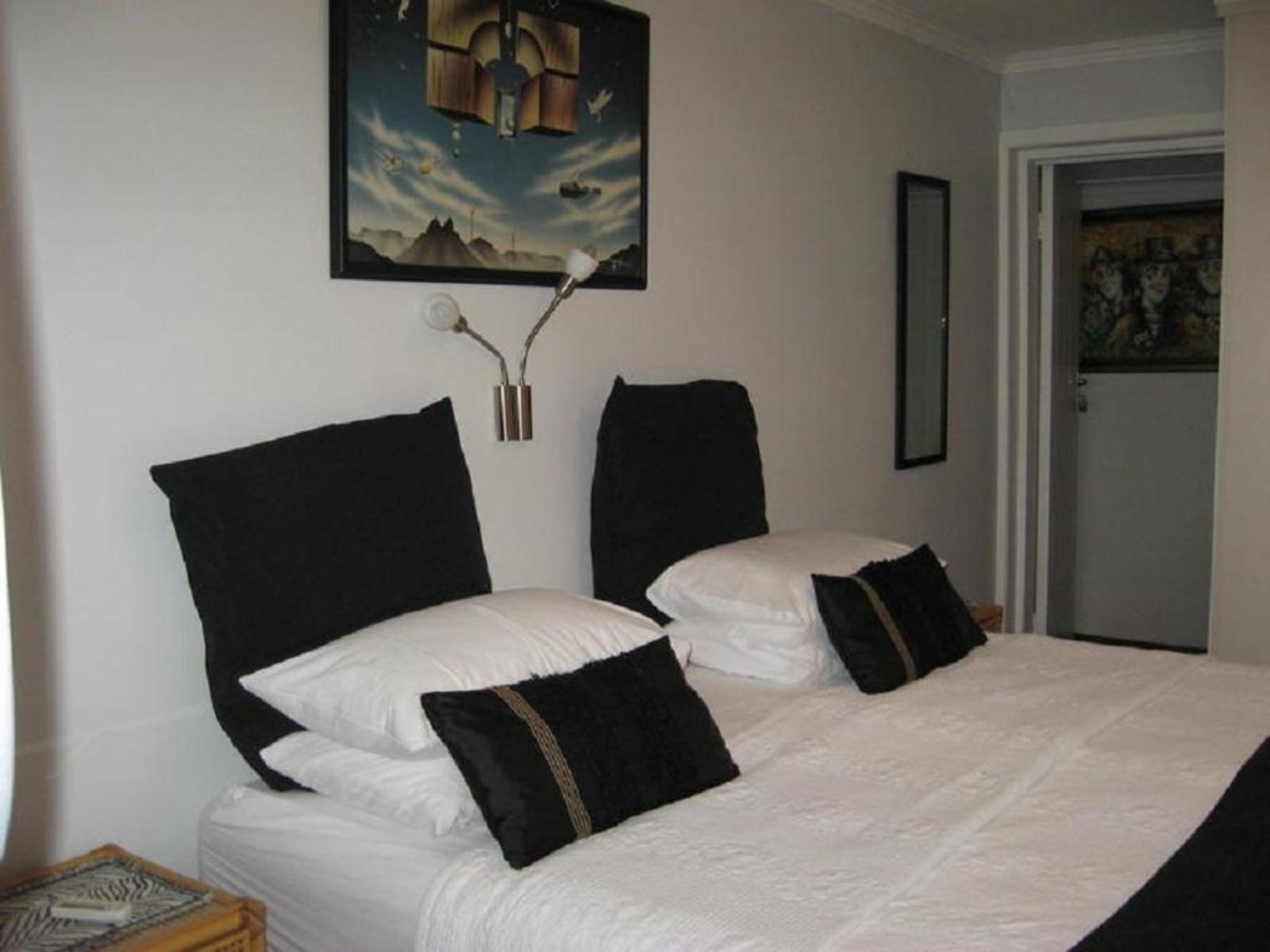 Room 2 — Photo of the whole room