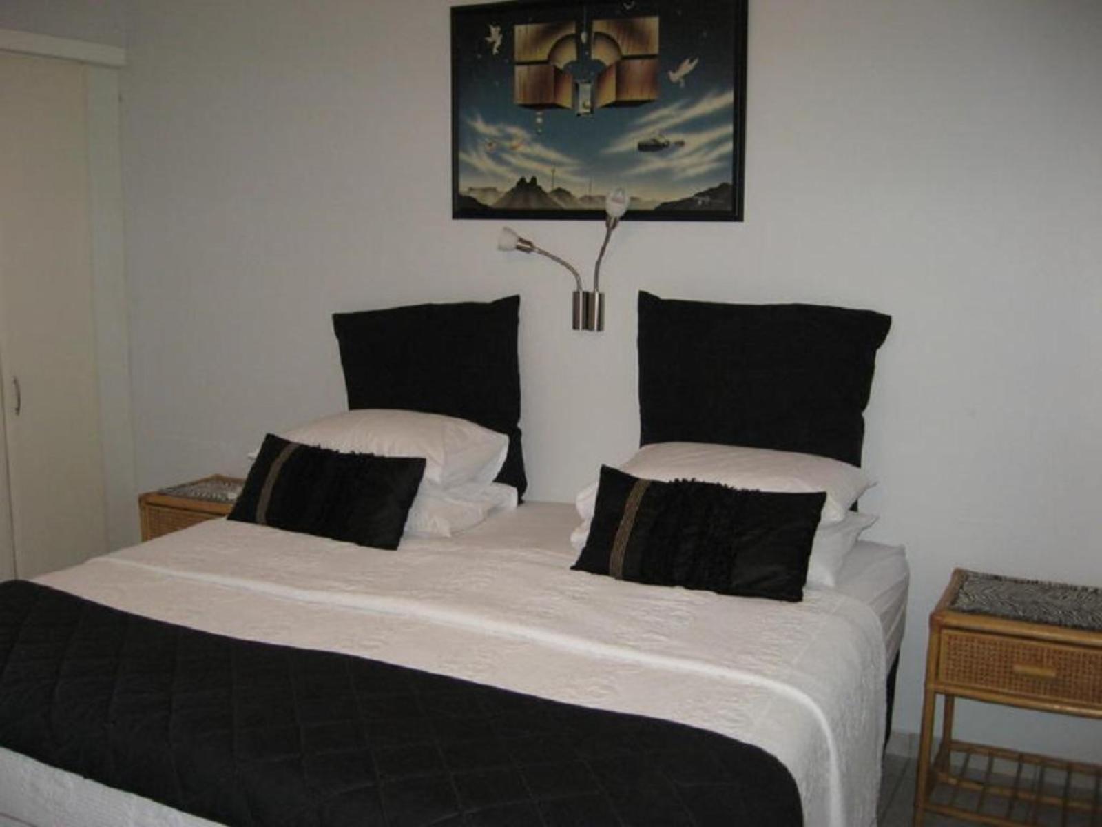 Room 2 — Photo of the whole room