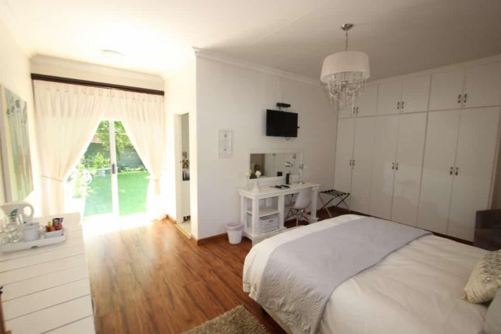 Room 1 — Photo of the whole room