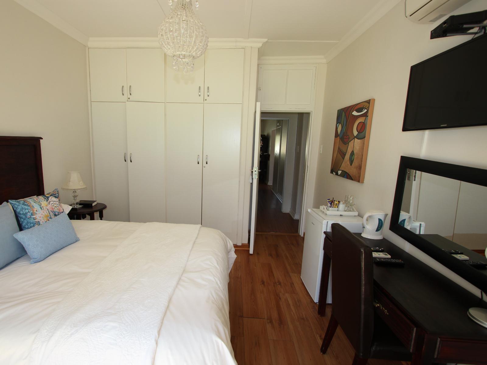 Room 1 — Photo of the whole room