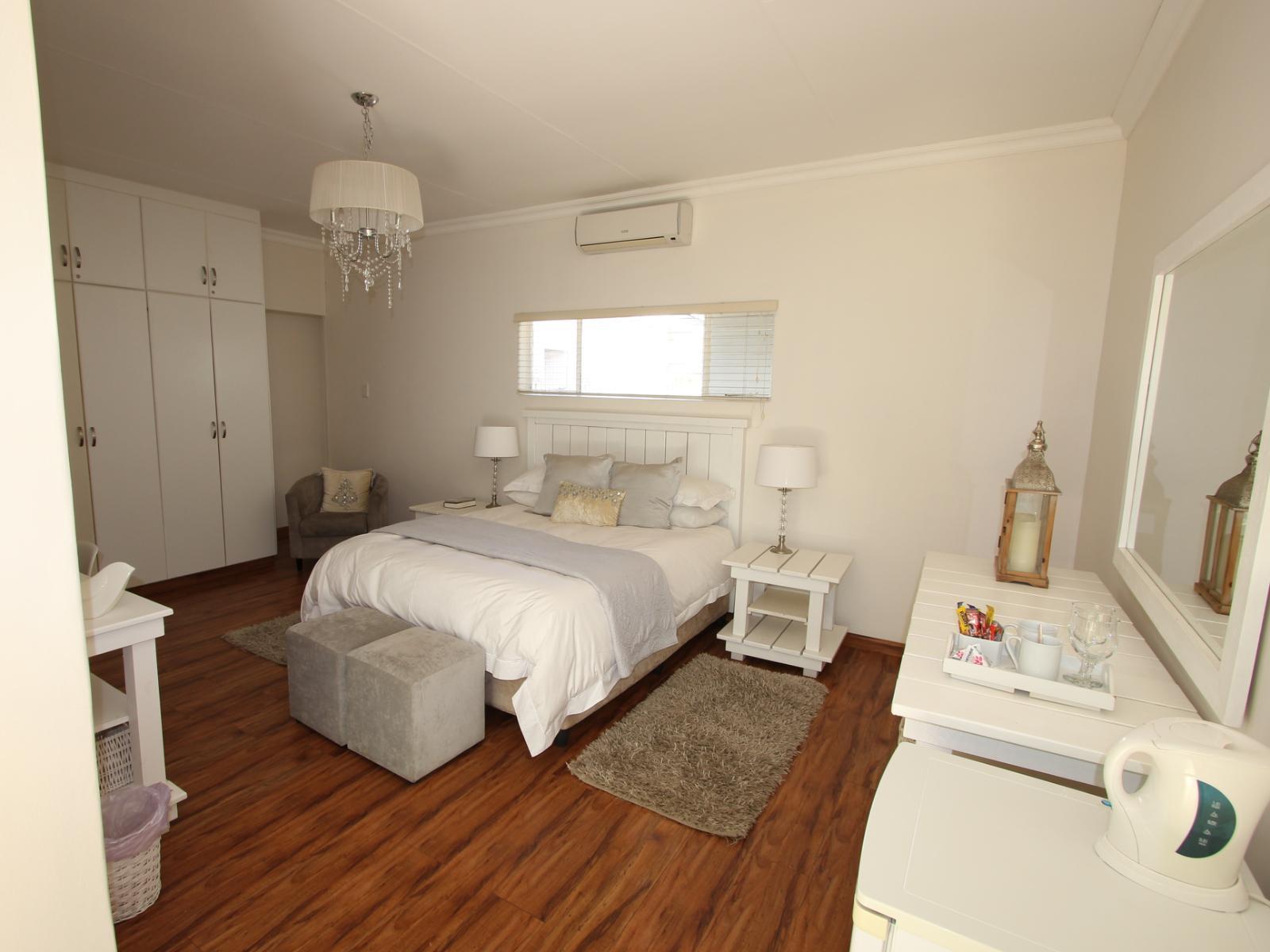 Room 1 — Photo of the whole room