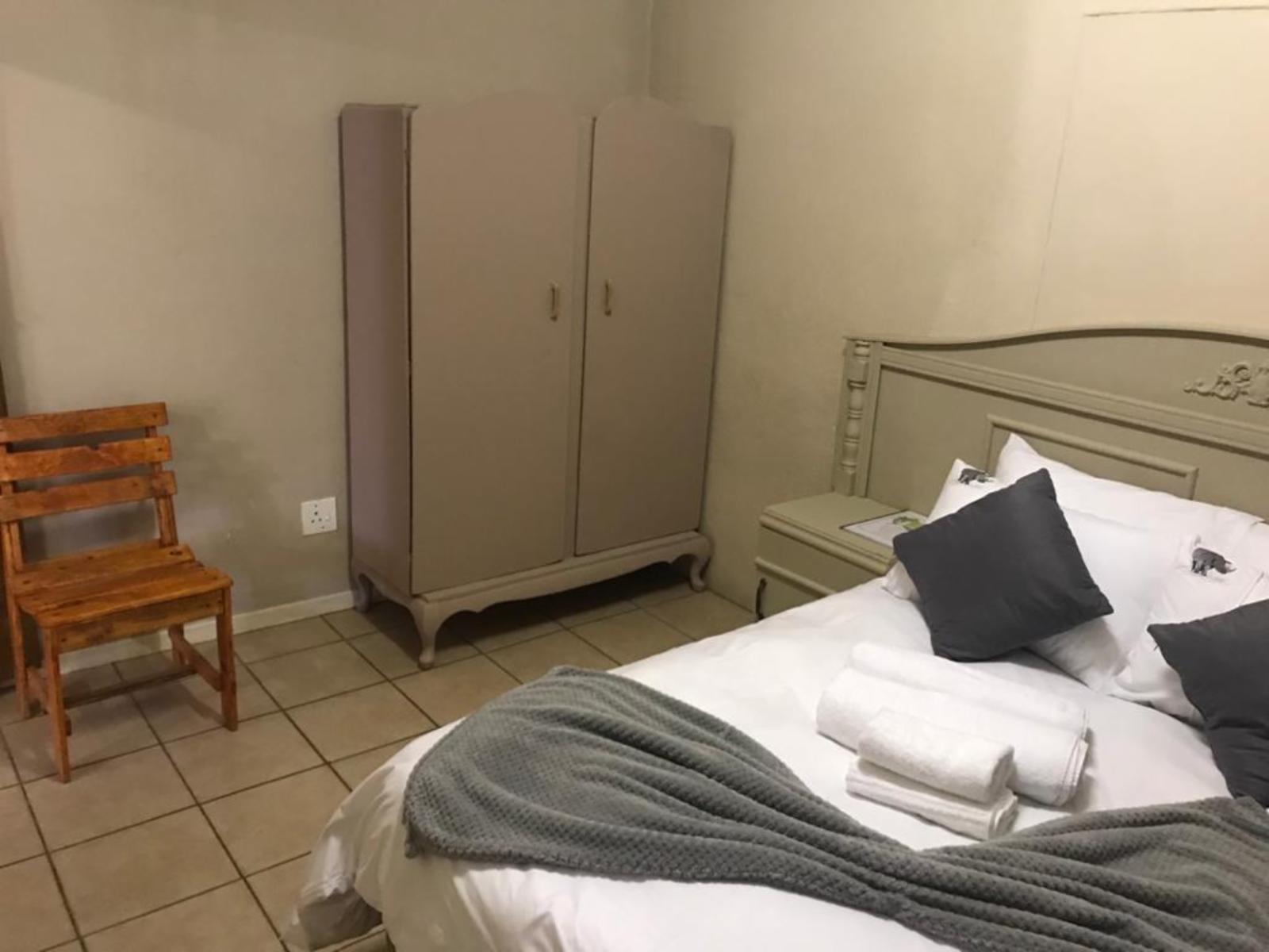 Room 2 — Photo of the whole room