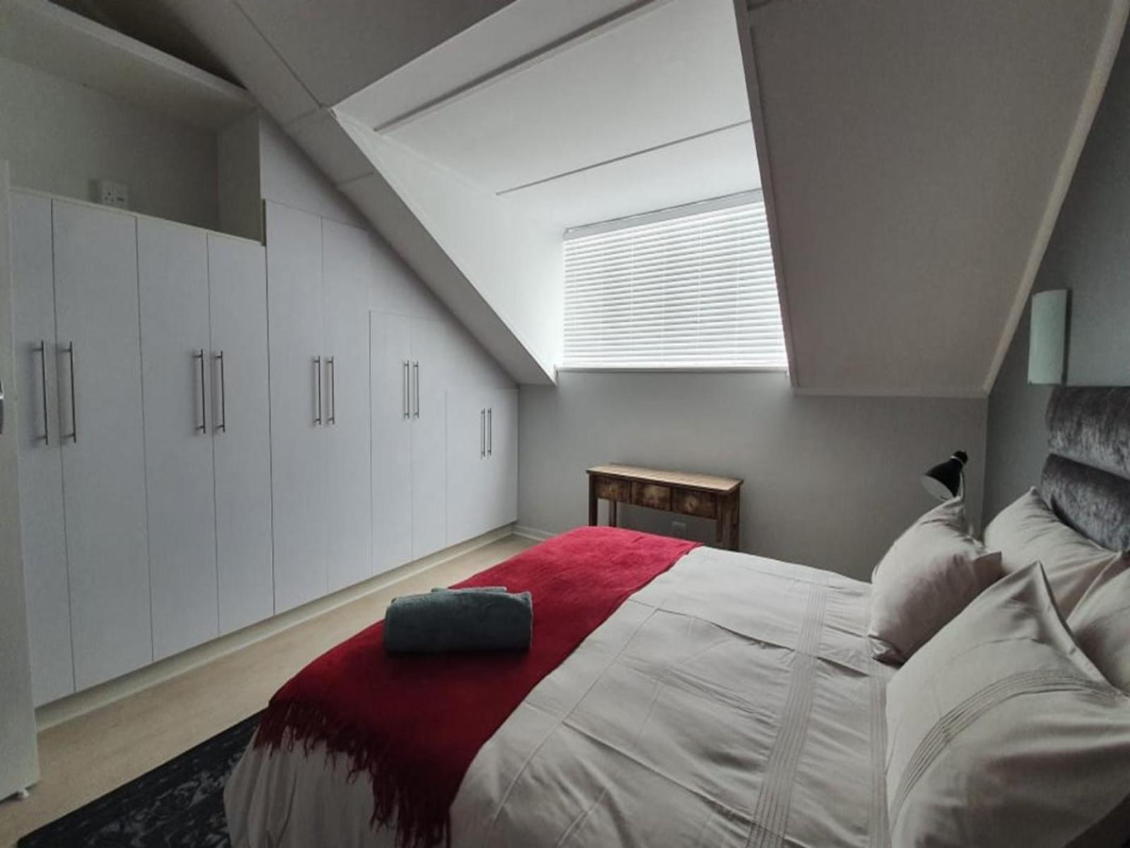 Room 1 — Photo of the whole room