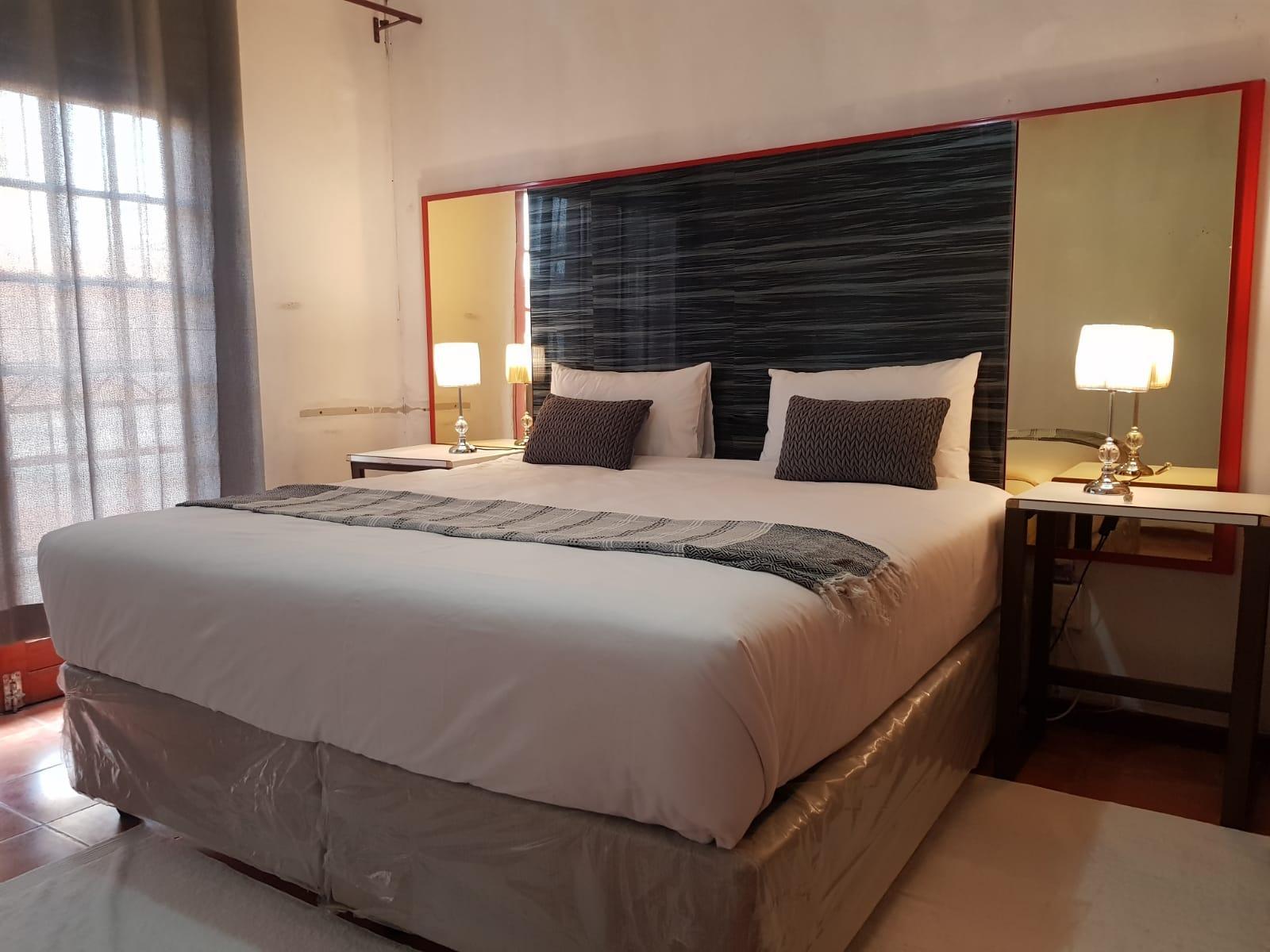Room 2 — Photo of the whole room